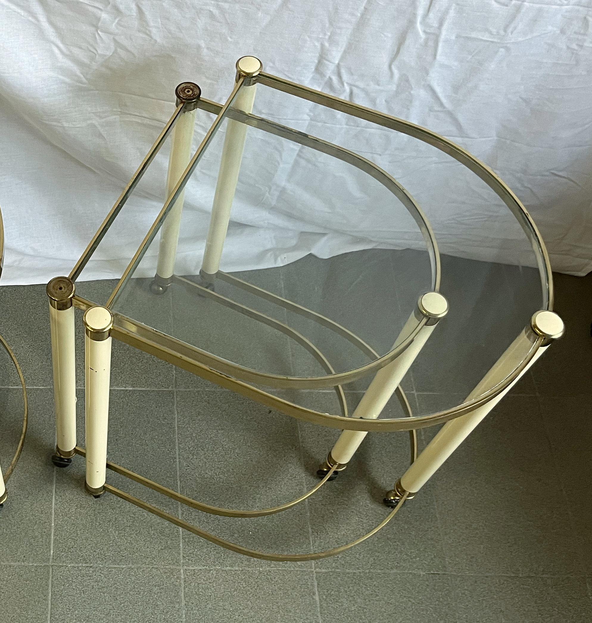 Pareja de mesas nido italianas con ruedas Italiano en venta