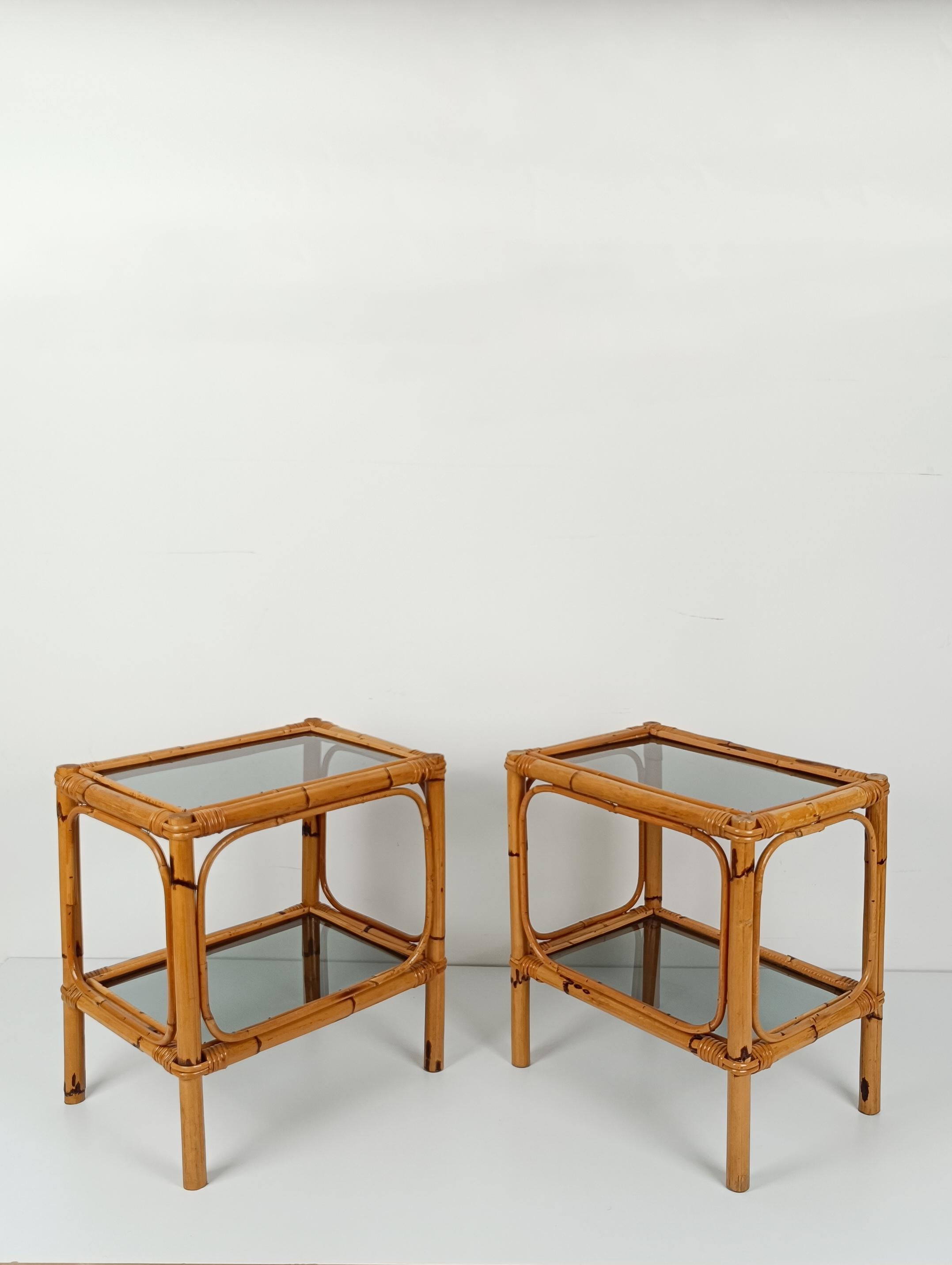 Pair of Italian Night Stand / Side Table in Bamboo, Rattan and Smoked Glass, 70s In Good Condition For Sale In Roma, IT