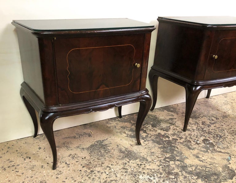 Pair of Italian Night Stands, in Walnut and Mahogany from 1950, Black Top In Good Condition For Sale In Buggiano, IT