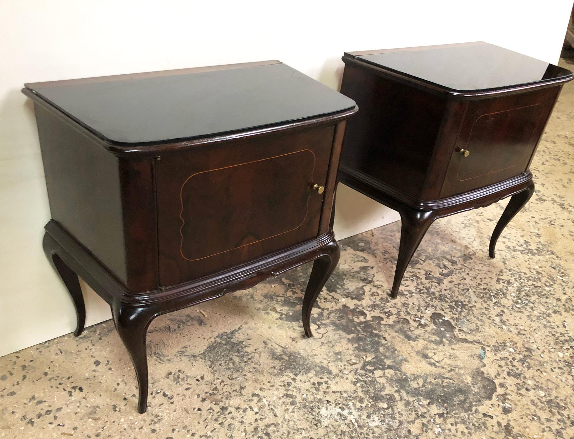 Mid-20th Century Pair of Italian Night Stands, in Walnut  from 1950, Black Top For Sale