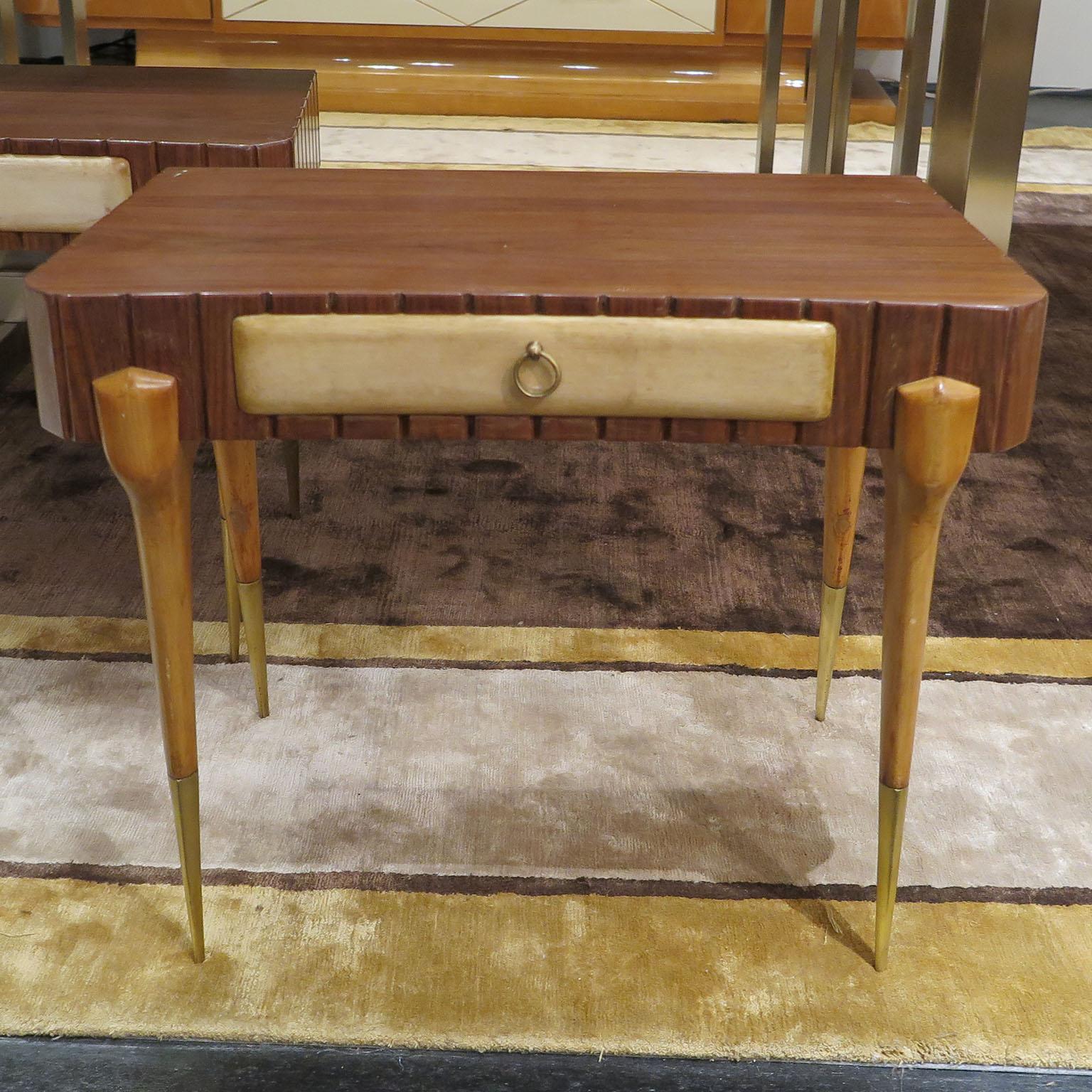 Mid-Century Modern Pair of Italian Nightstands in Rosewood and Parchment For Sale