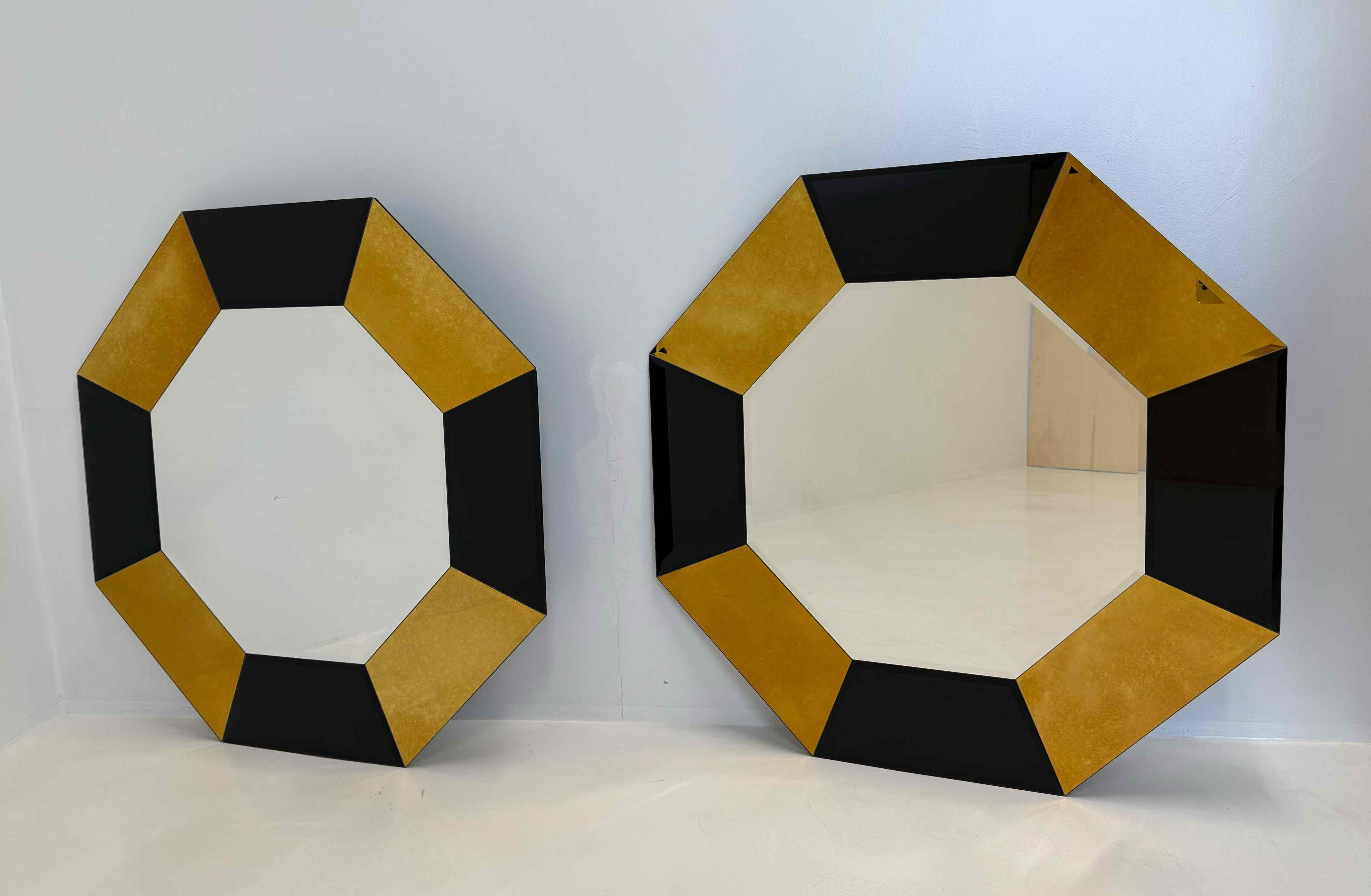Art déco Paire de miroirs octogonaux italiens en verre miroité noir et or en vente
