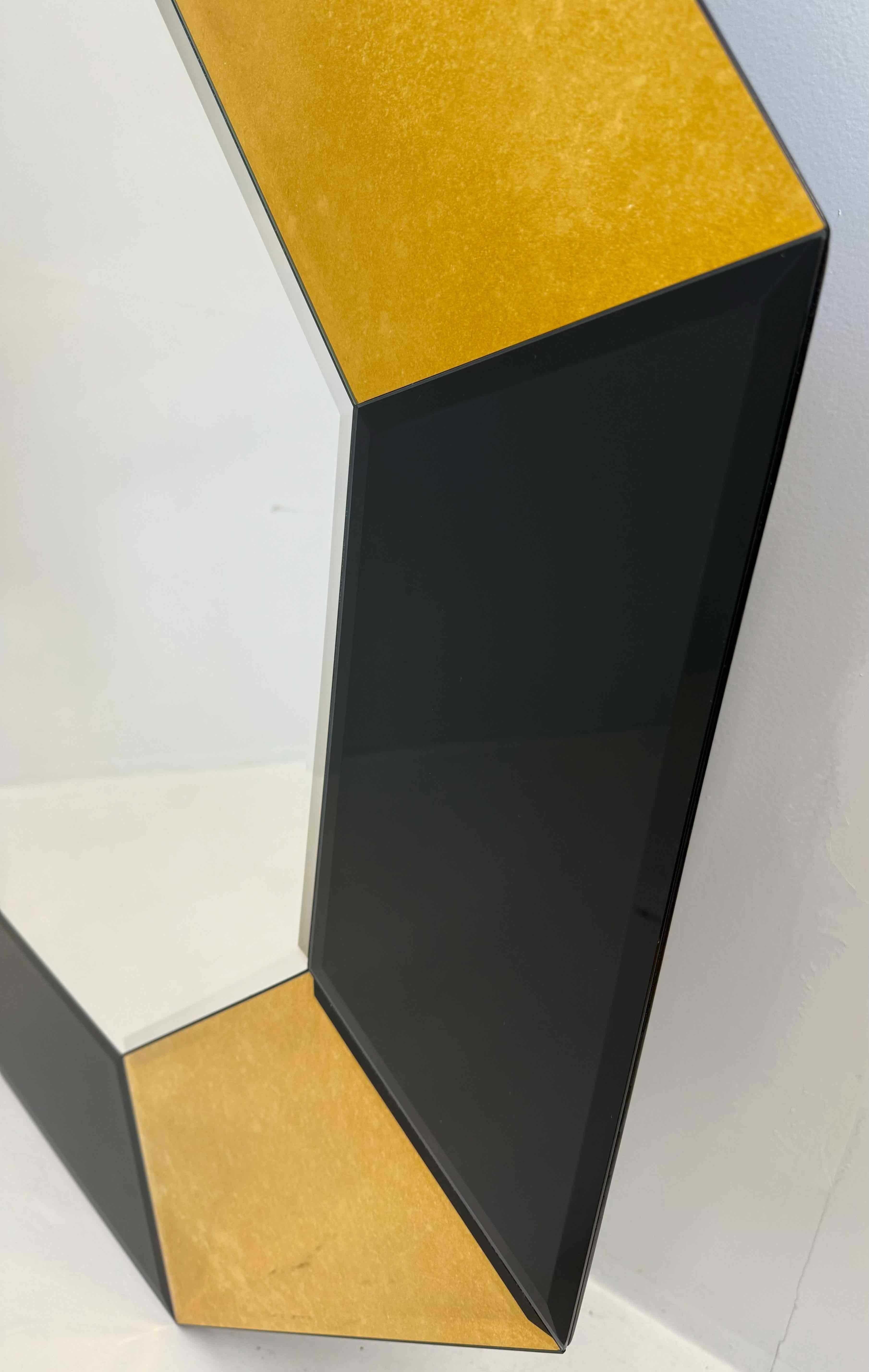XXIe siècle et contemporain Paire de miroirs octogonaux italiens en verre miroité noir et or en vente