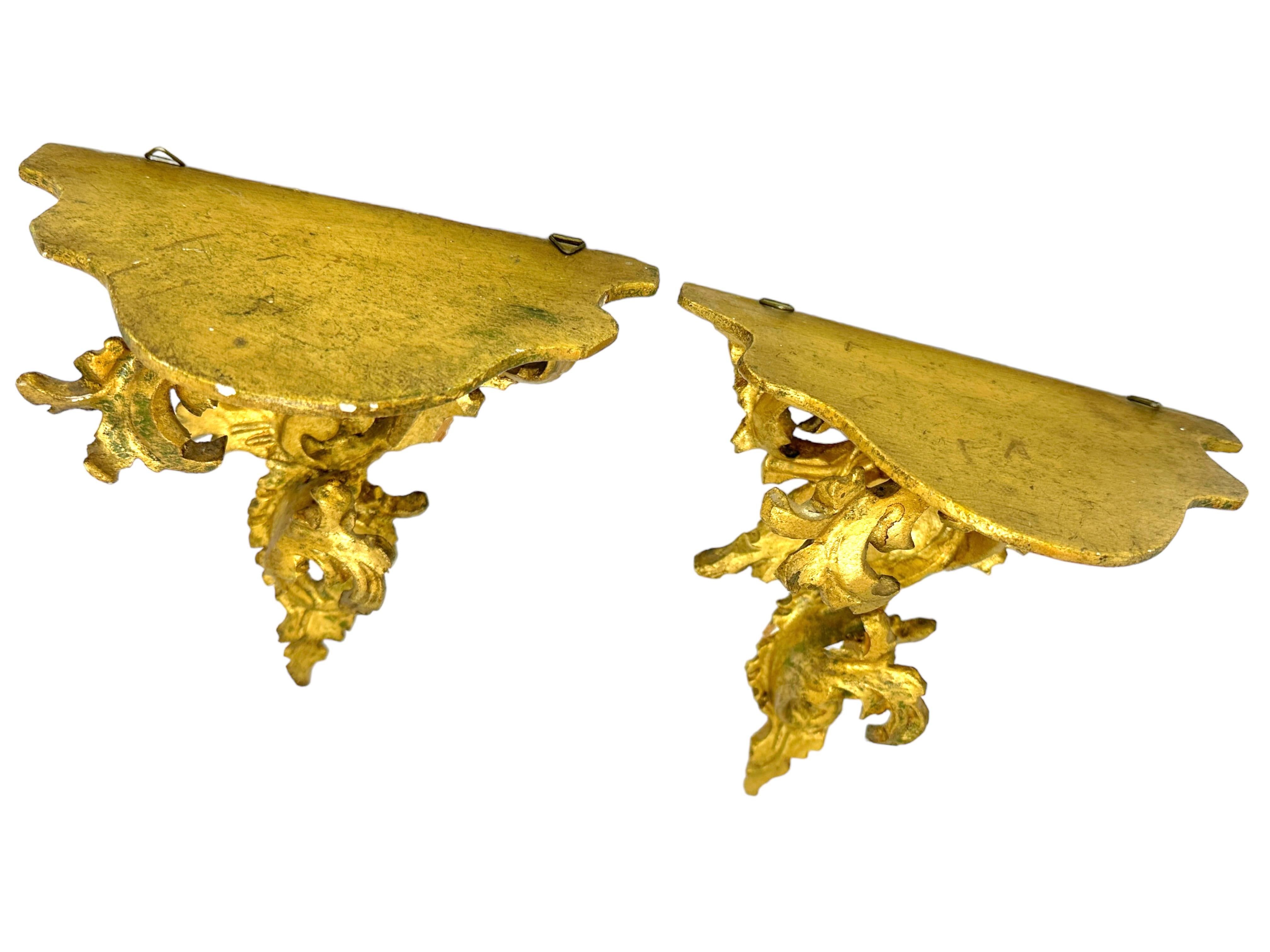 Pair of Italian Old Venetian Wall Shelf, Gilded Carved Acanthus, Rococo Style For Sale 1