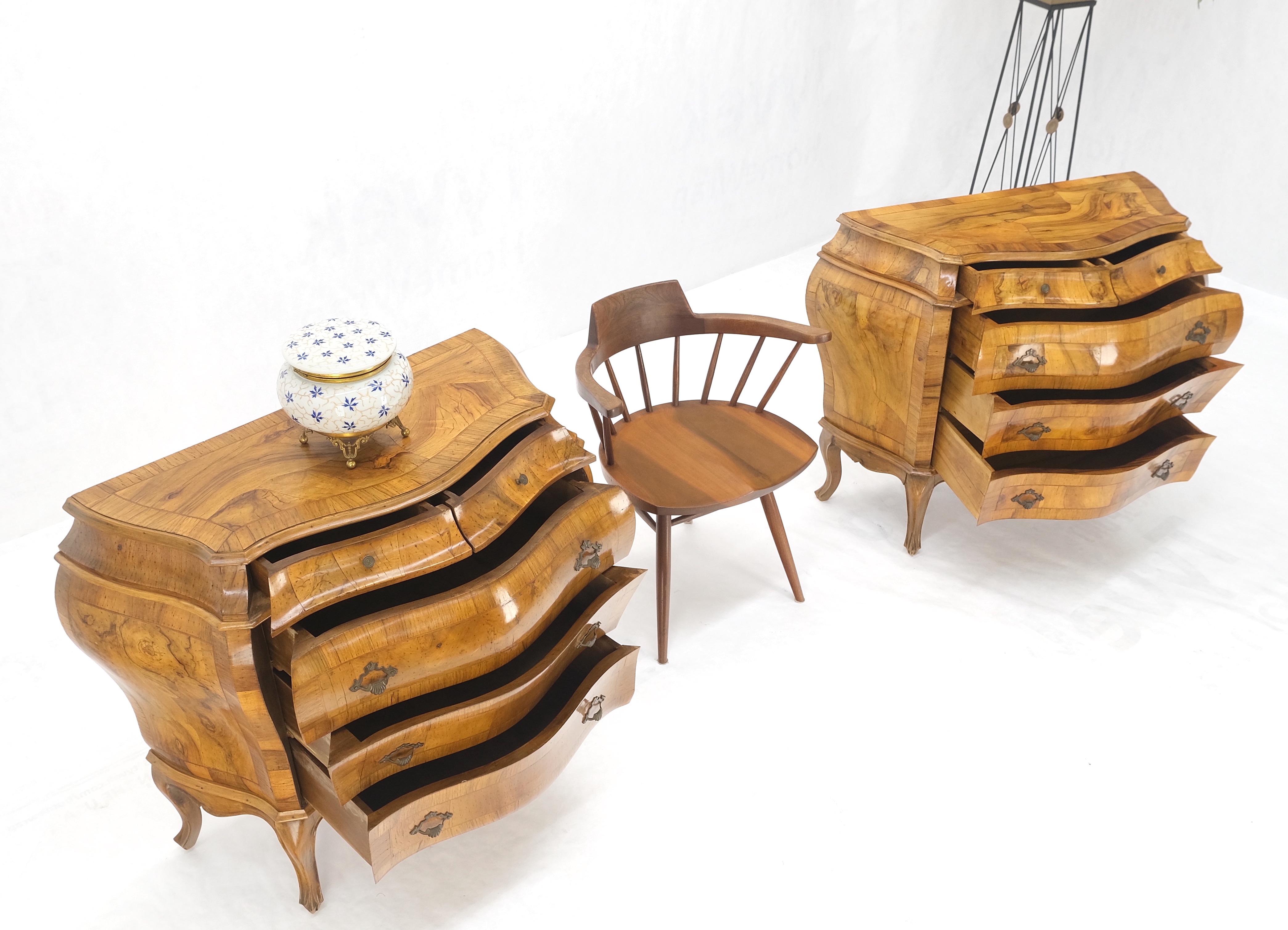 Paire de petits meubles de rangement italiens Bombay en bois de ronce d'olivier et placage patché en vente 2