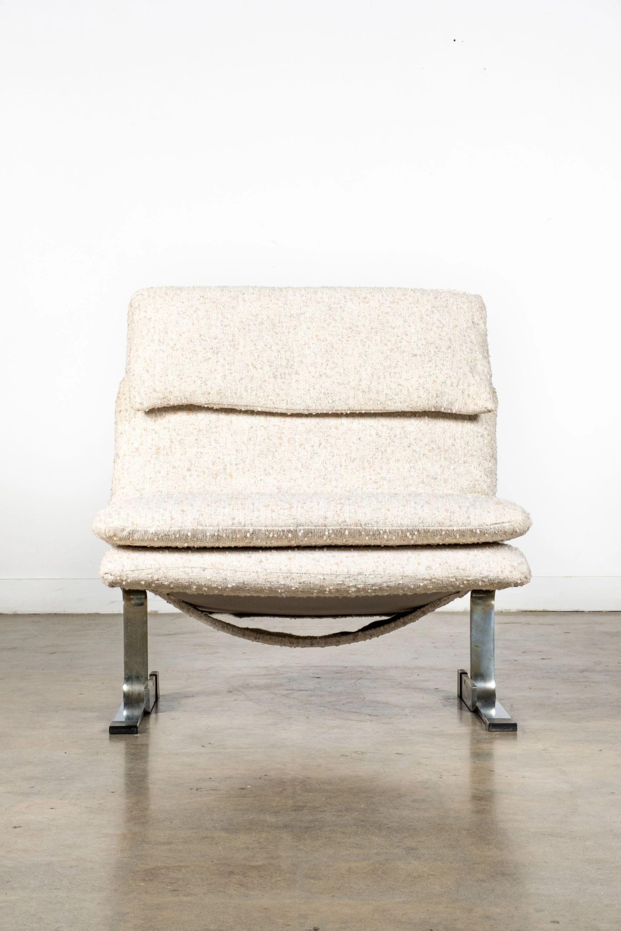 Post-Modern Pair of Italian 'Onda' Lounge Chairs For Sale