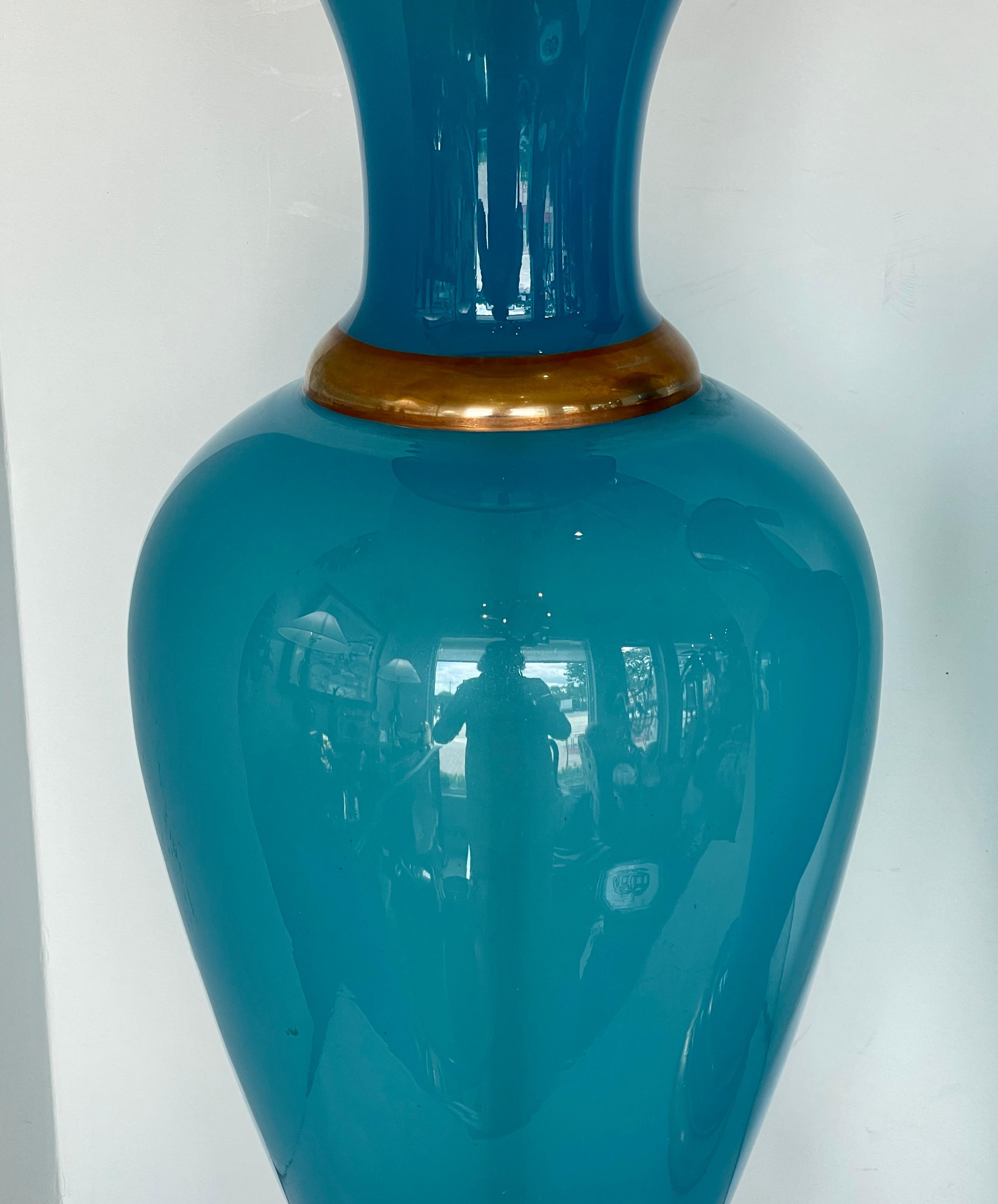 Paire de lampes de bureau italiennes en verre bleu opalin 5