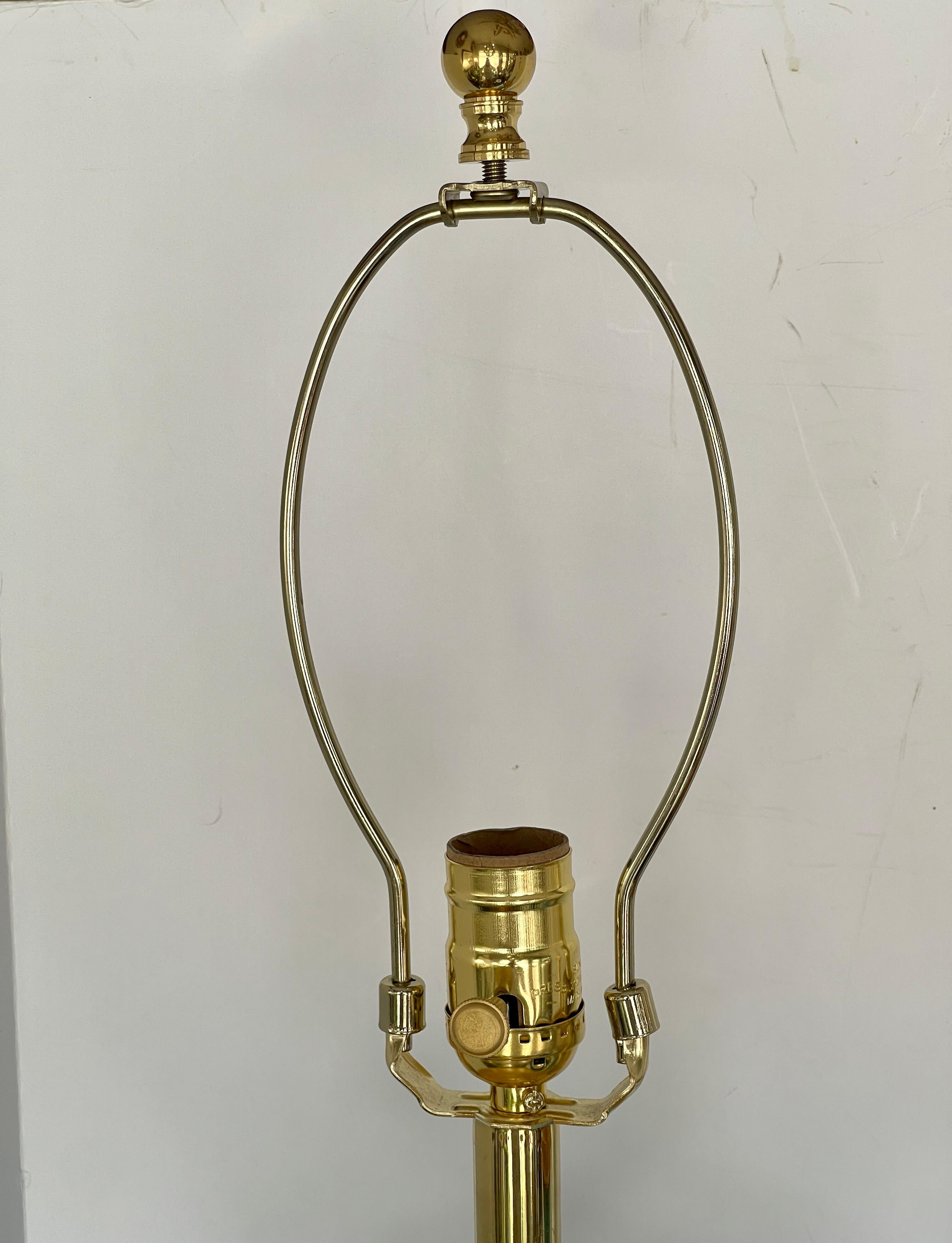 Paire de lampes de bureau italiennes en verre bleu opalin 8