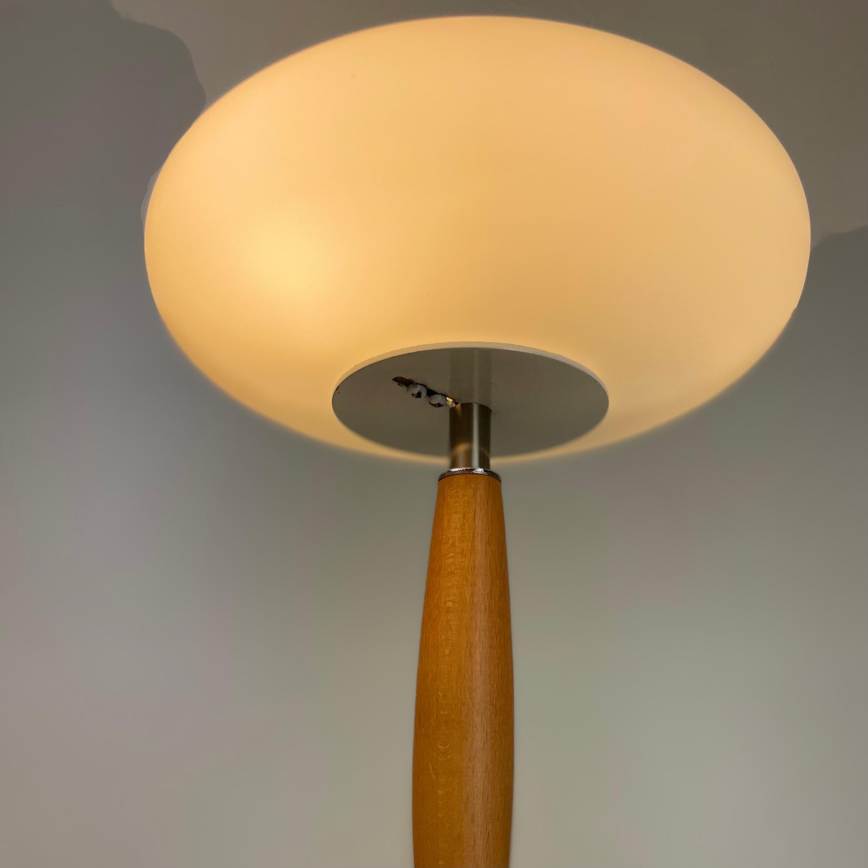 Pair of Italian Opaline Table Lamp, 1990s For Sale 5