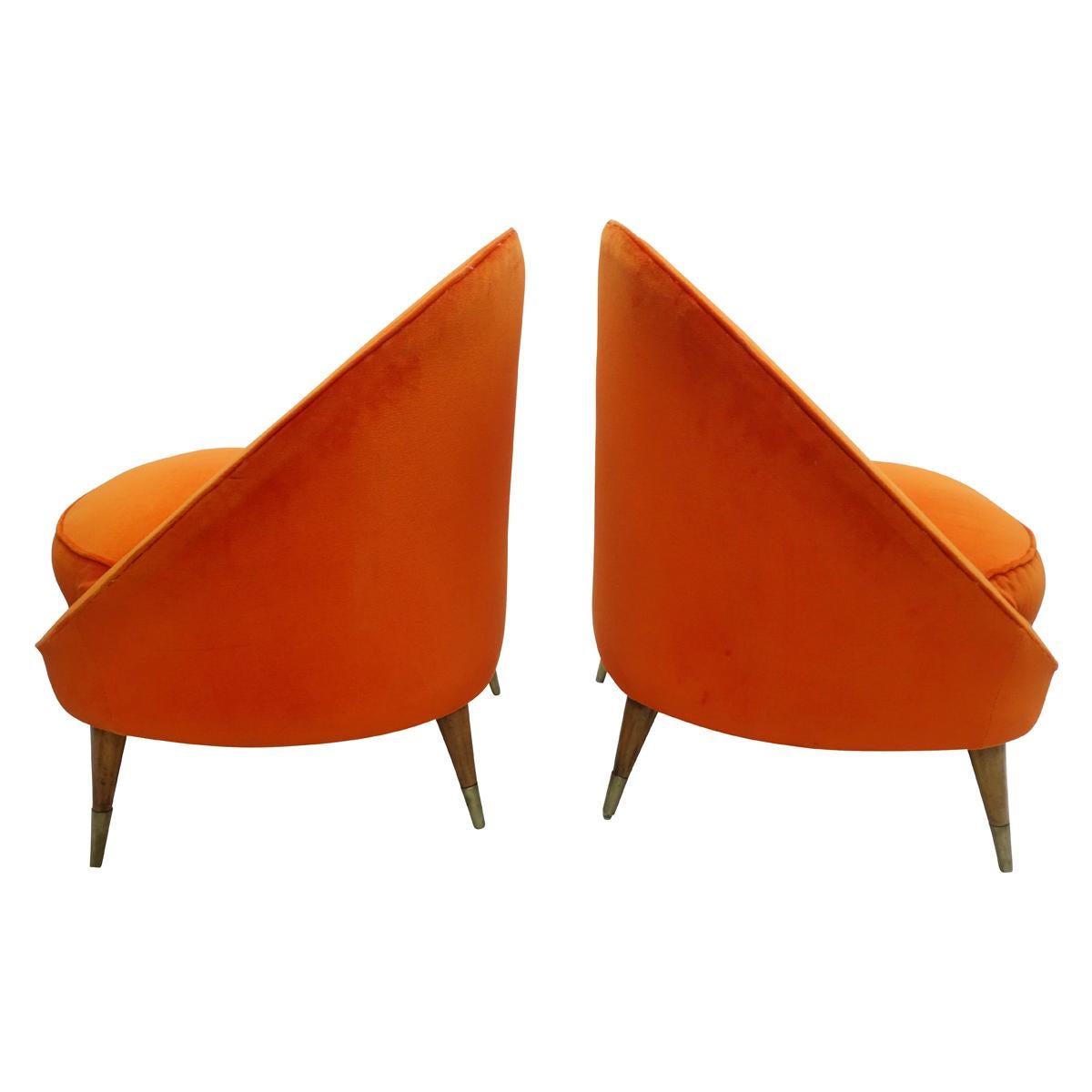Pair of Italian Orange Velvet Barrel Back Club Chairs in the Manner of Gio Ponti In Good Condition In New York, NY