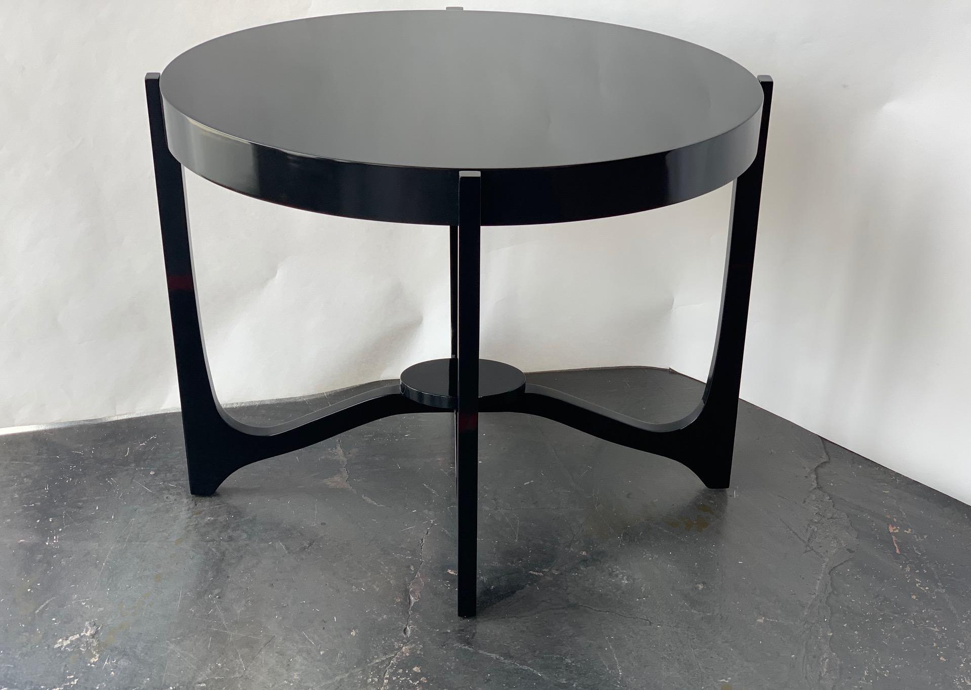 Pair of Italian Oval Side Tables In Good Condition In Los Angeles, CA