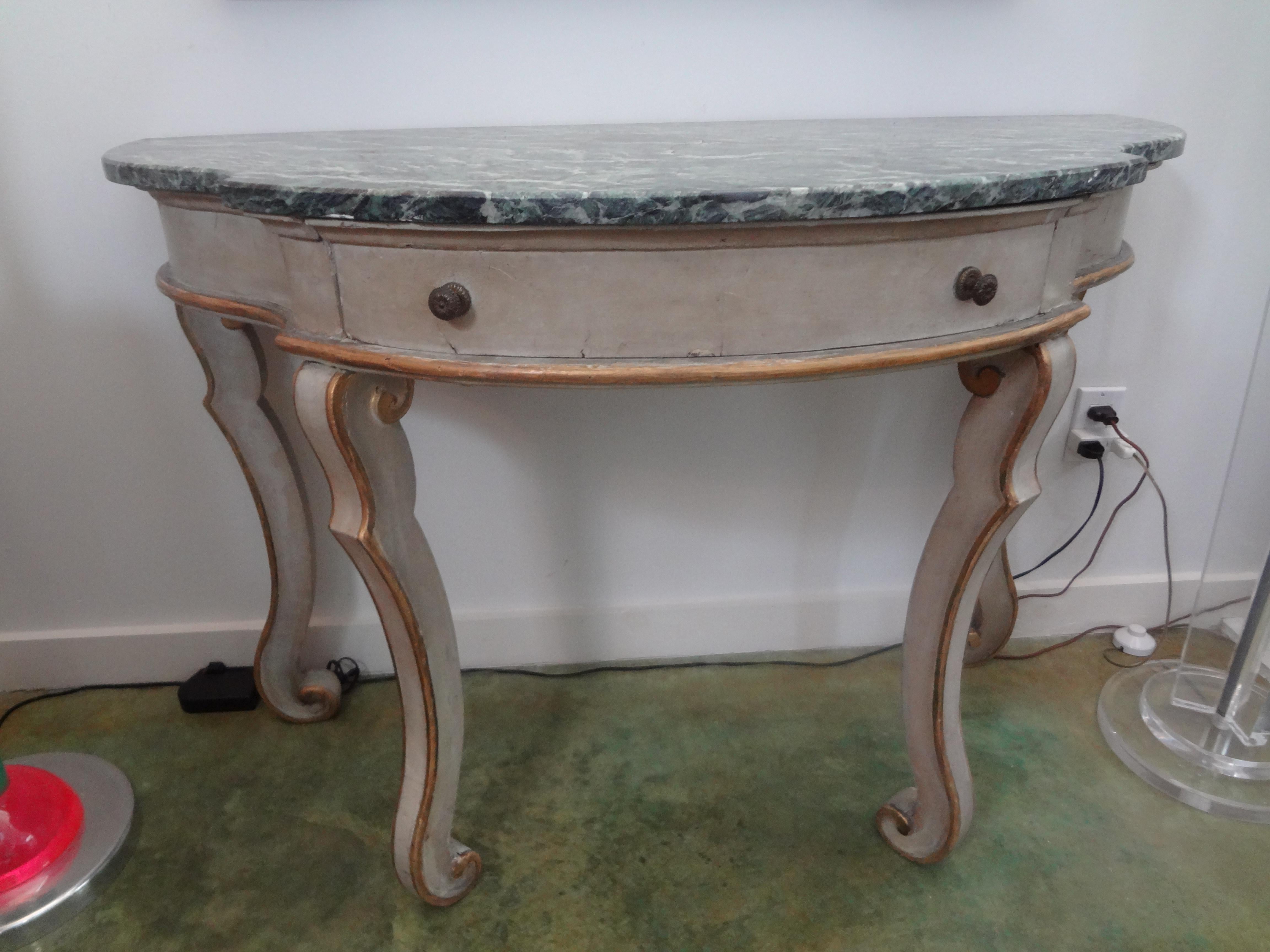 Pair of Italian console tables, painted and giltwood.
Pair of Italian painted and gilt wood freestanding console tables. Stunning pair of Italian Neoclassical style painted and giltwood console tables. This stylish well-proportioned pair of Italian