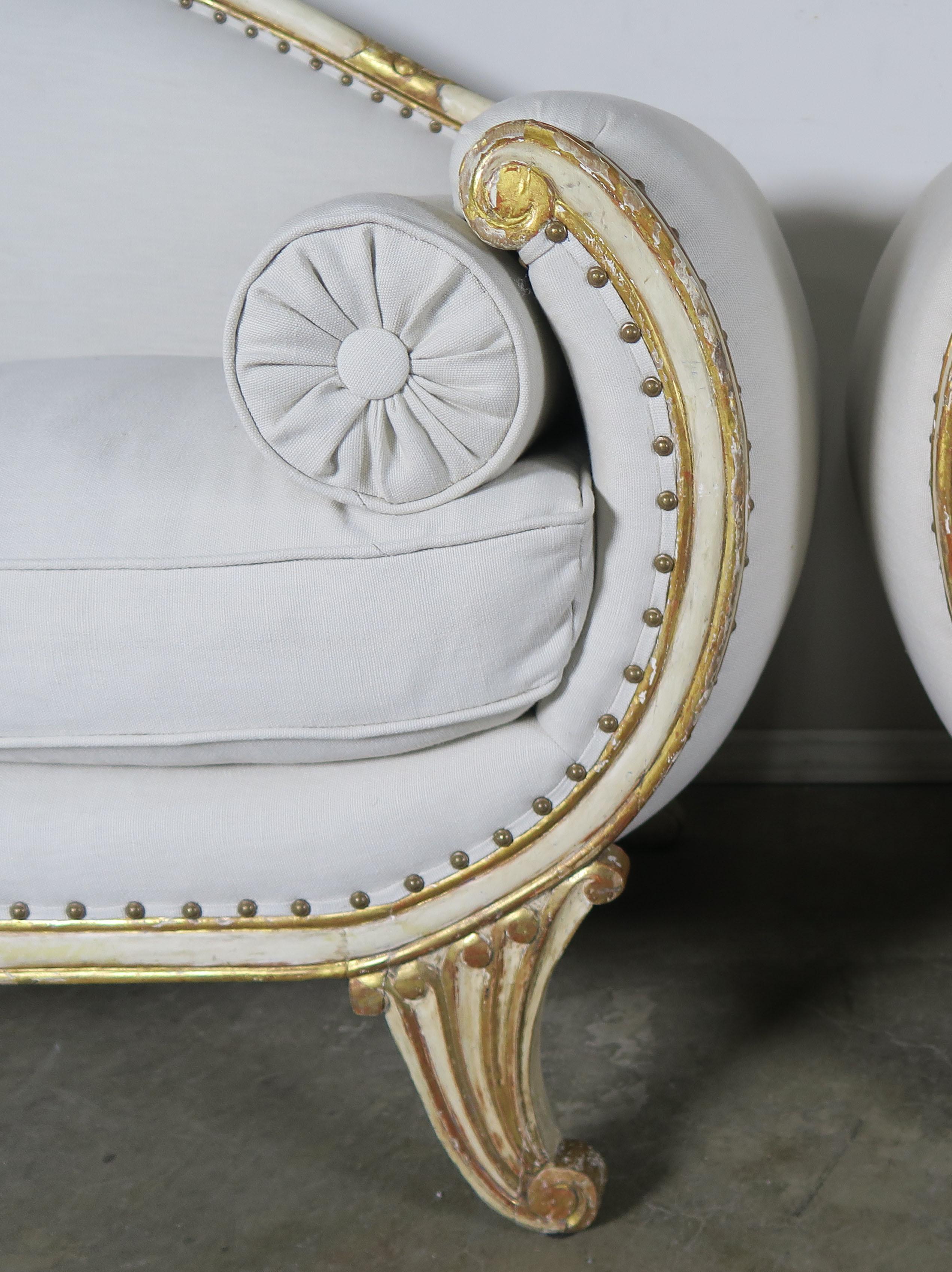 Pair of Italian Painted and Parcel Gilt Settees, circa 1900s In Distressed Condition In Los Angeles, CA