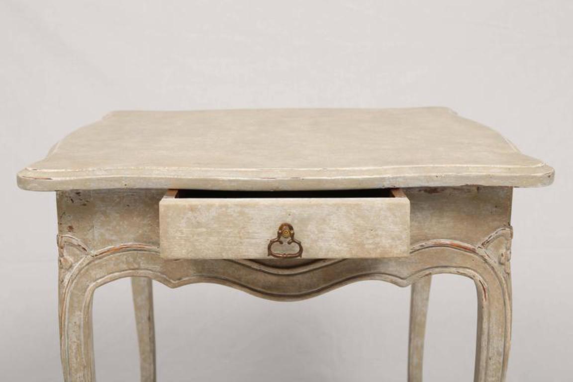 Louis XV Pair of Italian Painted End Tables, Circa 1940s For Sale