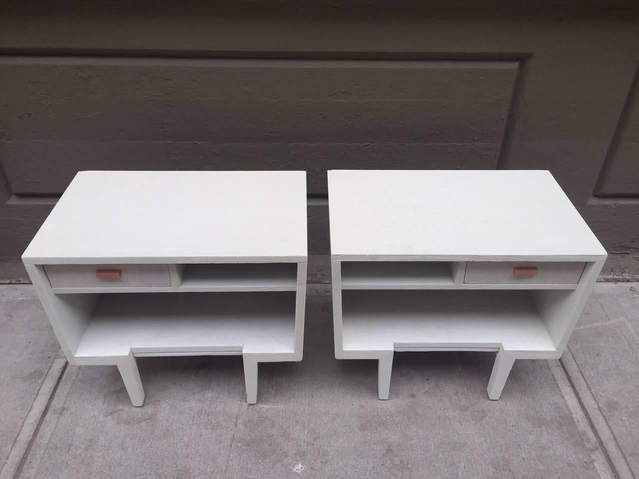 Mid-20th Century Pair of Italian Painted Nightstands Style of Gio Ponti