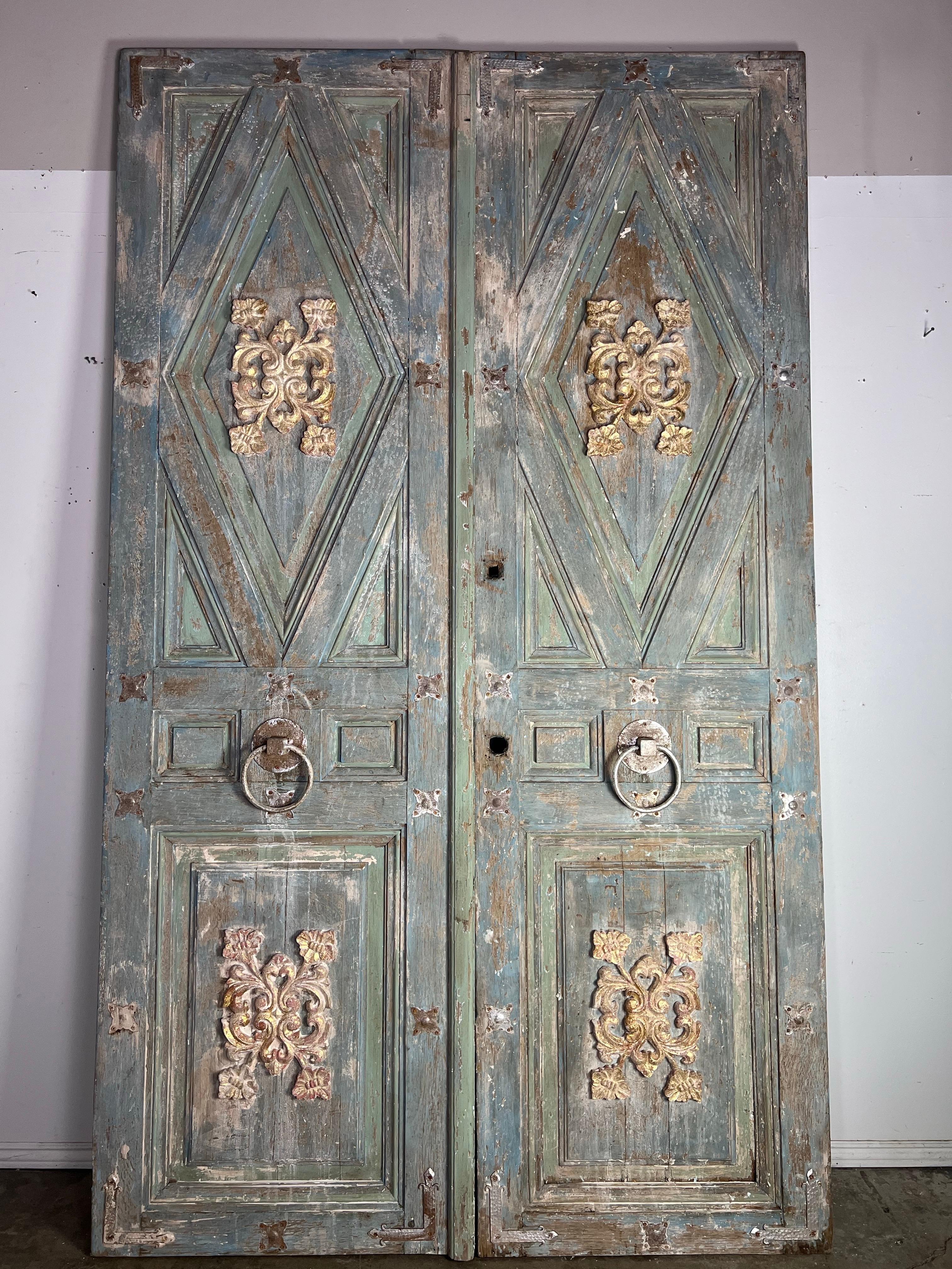Coppia di porte italiane dipinte e dorate A.I.C. 1900 in vendita 4