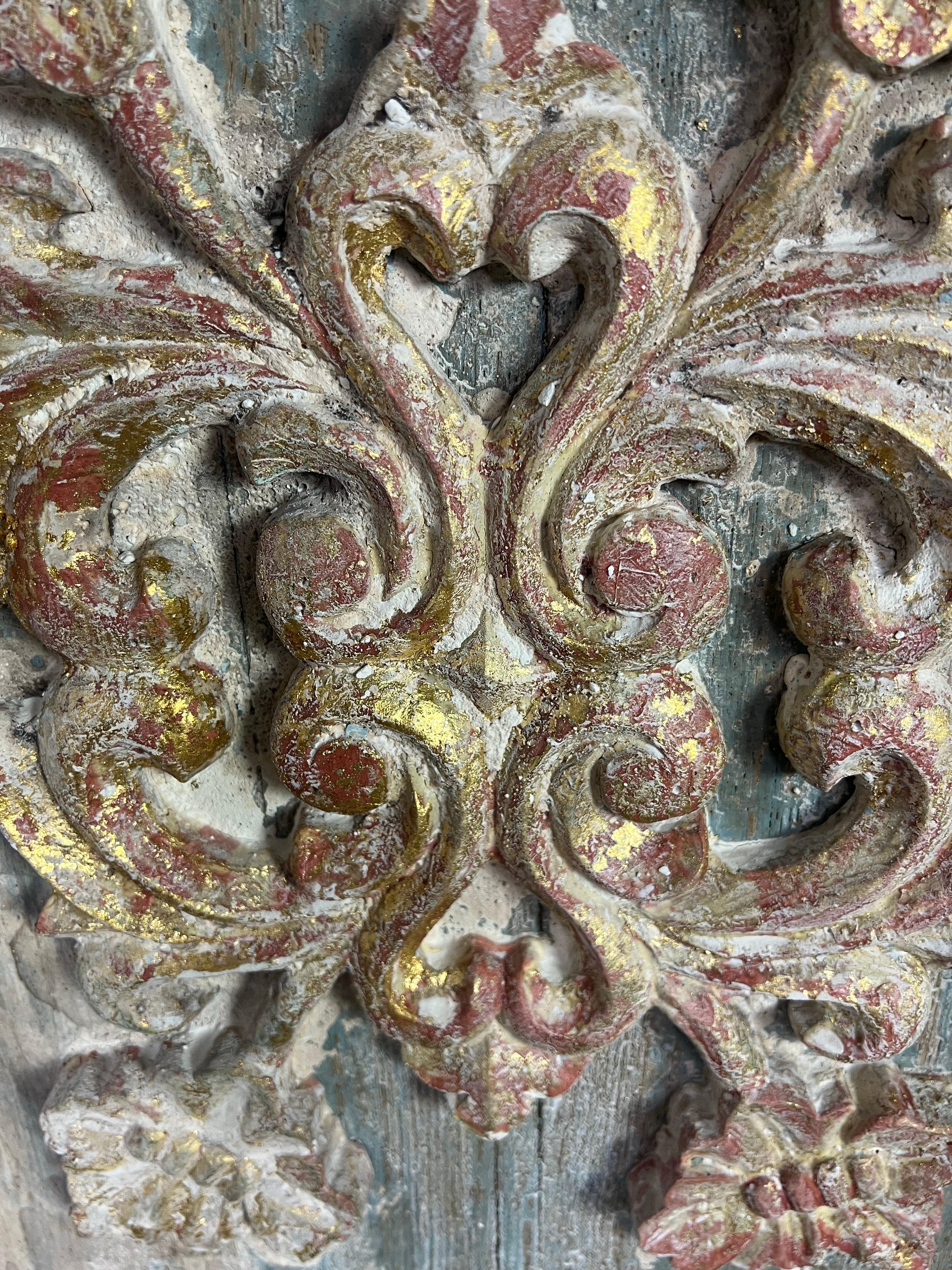 Foglia d’oro Coppia di porte italiane dipinte e dorate A.I.C. 1900 in vendita