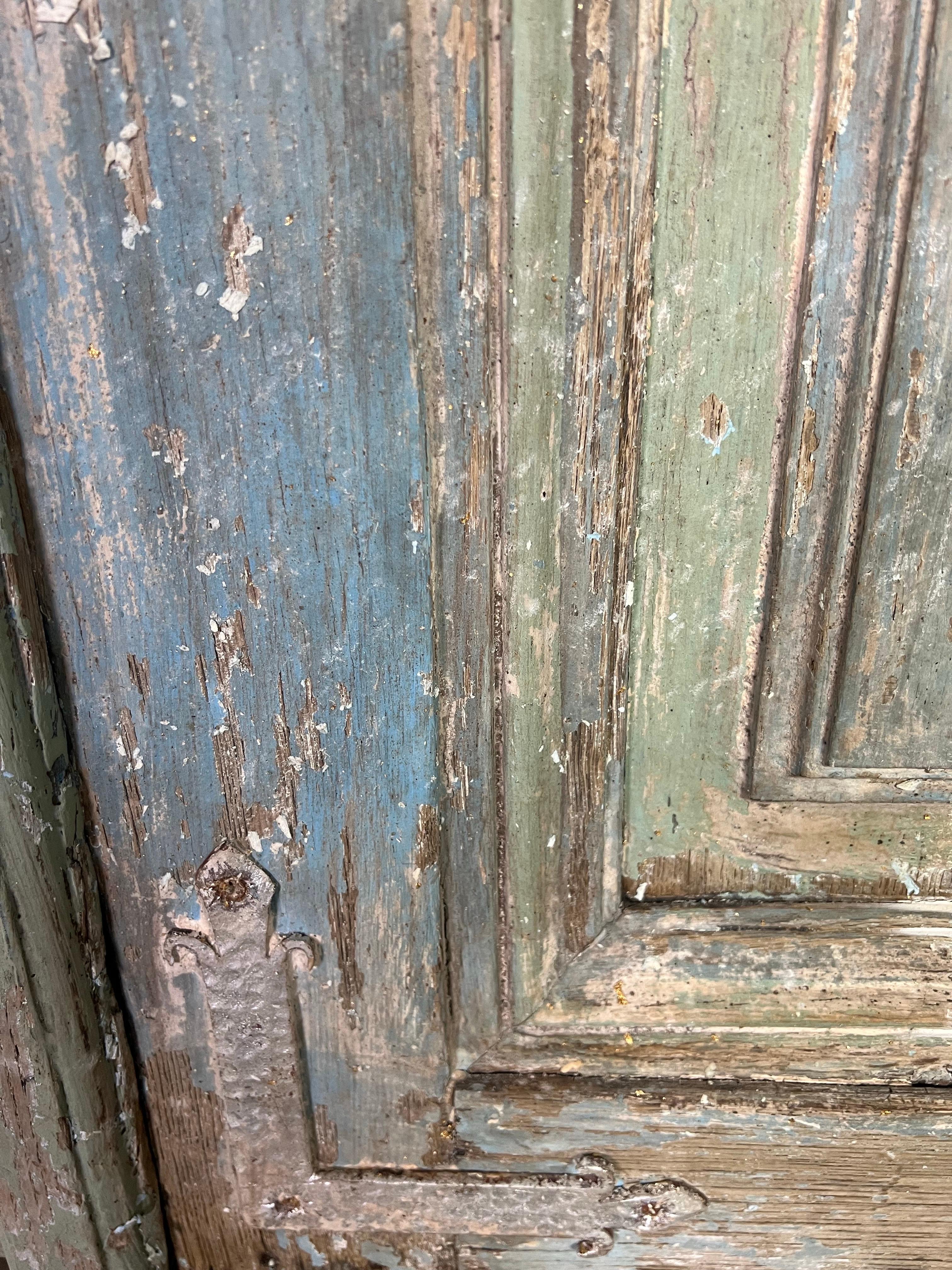 Coppia di porte italiane dipinte e dorate A.I.C. 1900 in vendita 1