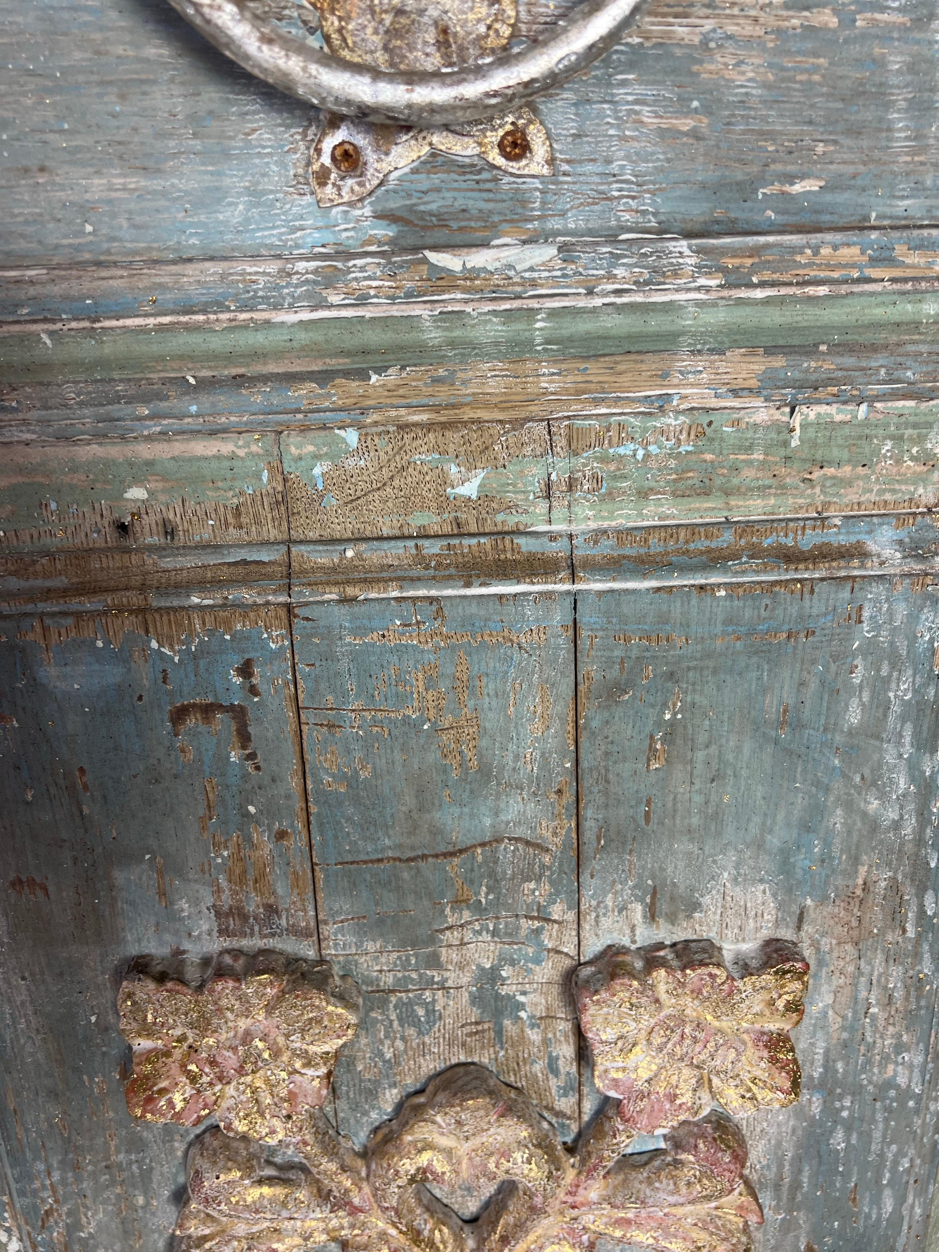 Coppia di porte italiane dipinte e dorate A.I.C. 1900 in vendita 2