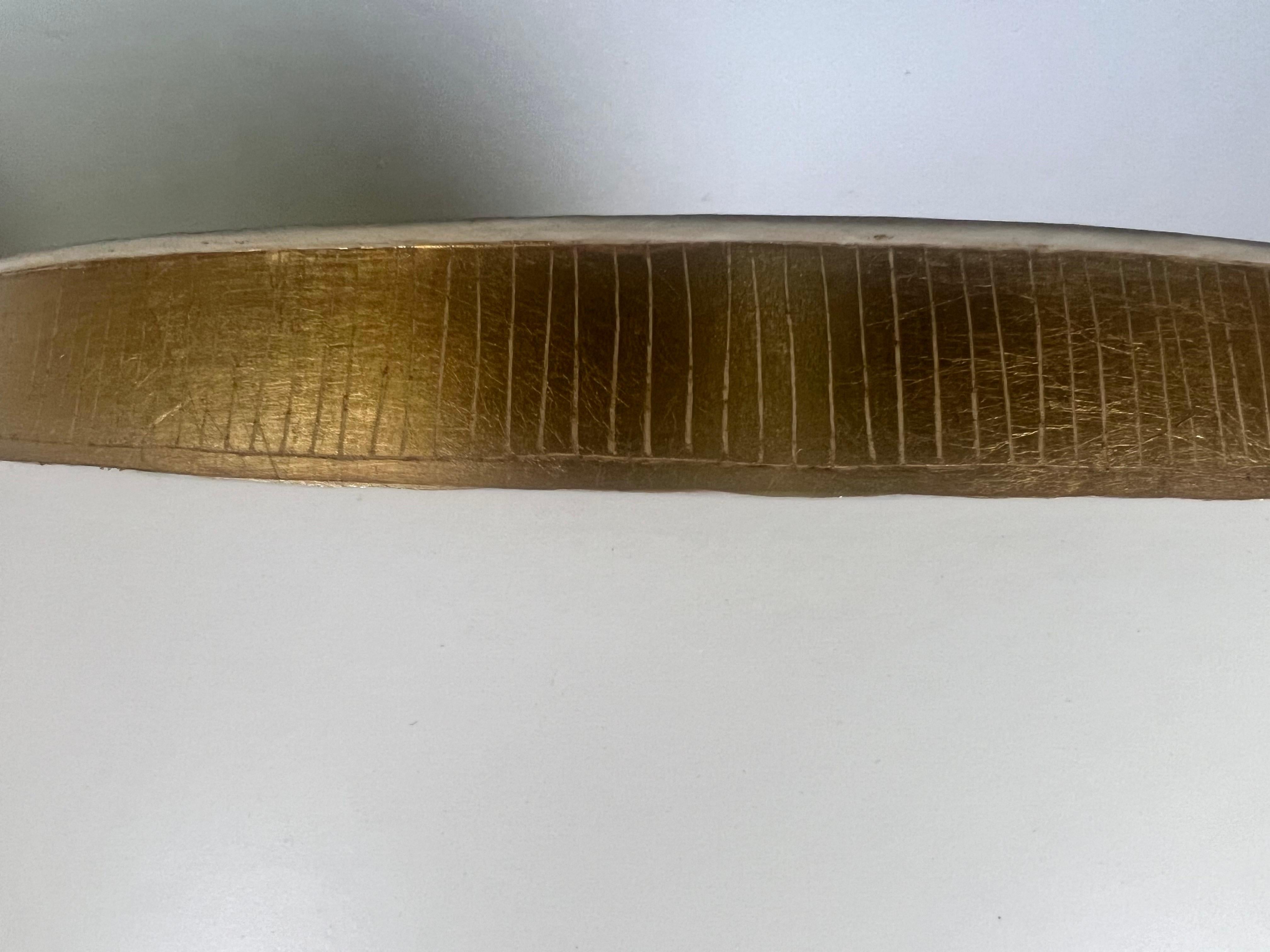 Paire de lampes italiennes peintes et dorées à la feuille avec abat-jours en parchemin en vente 3