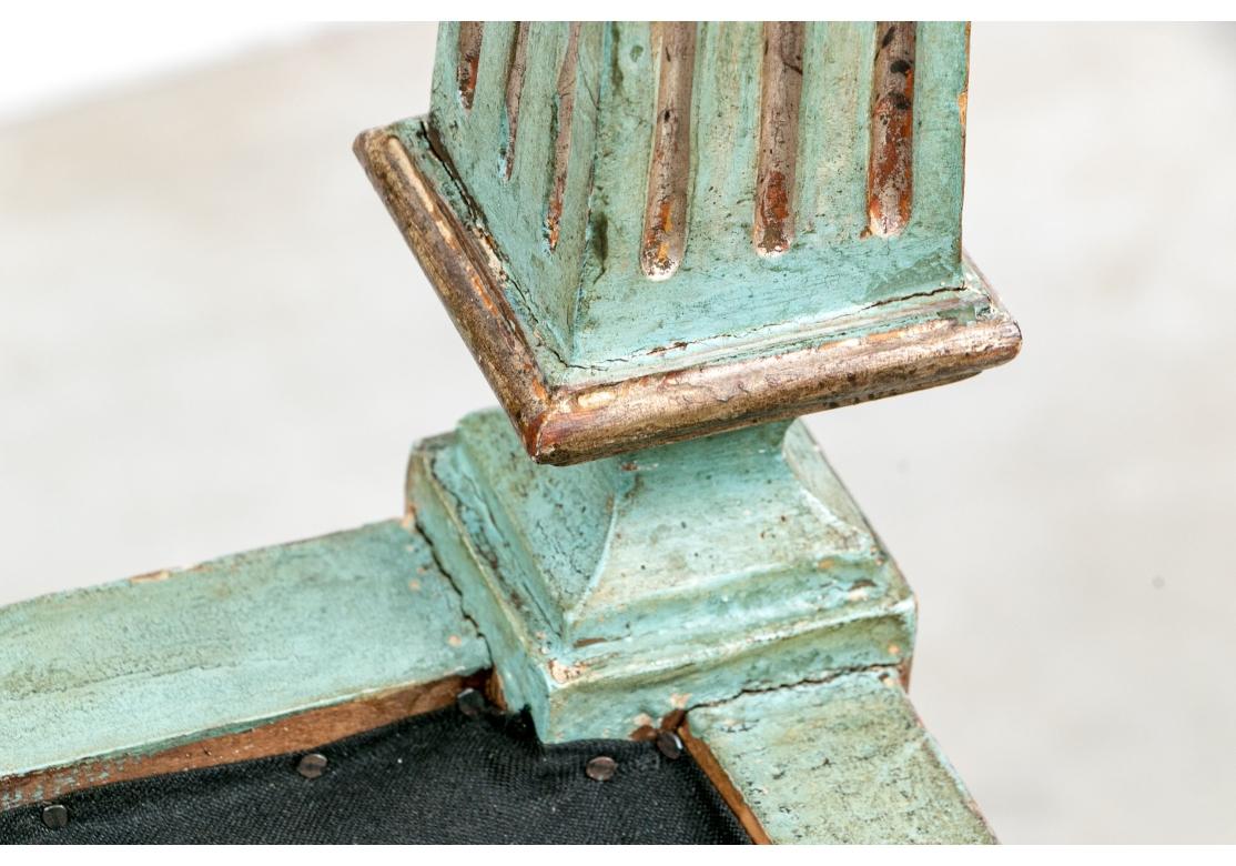 Paire de tabourets italiens dorés et peints en bleu en vente 3