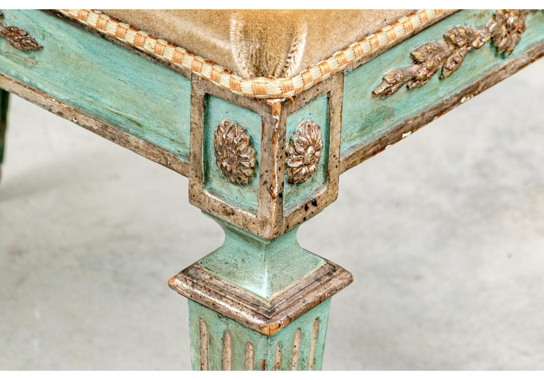 Paire de tabourets italiens dorés et peints en bleu en vente 2