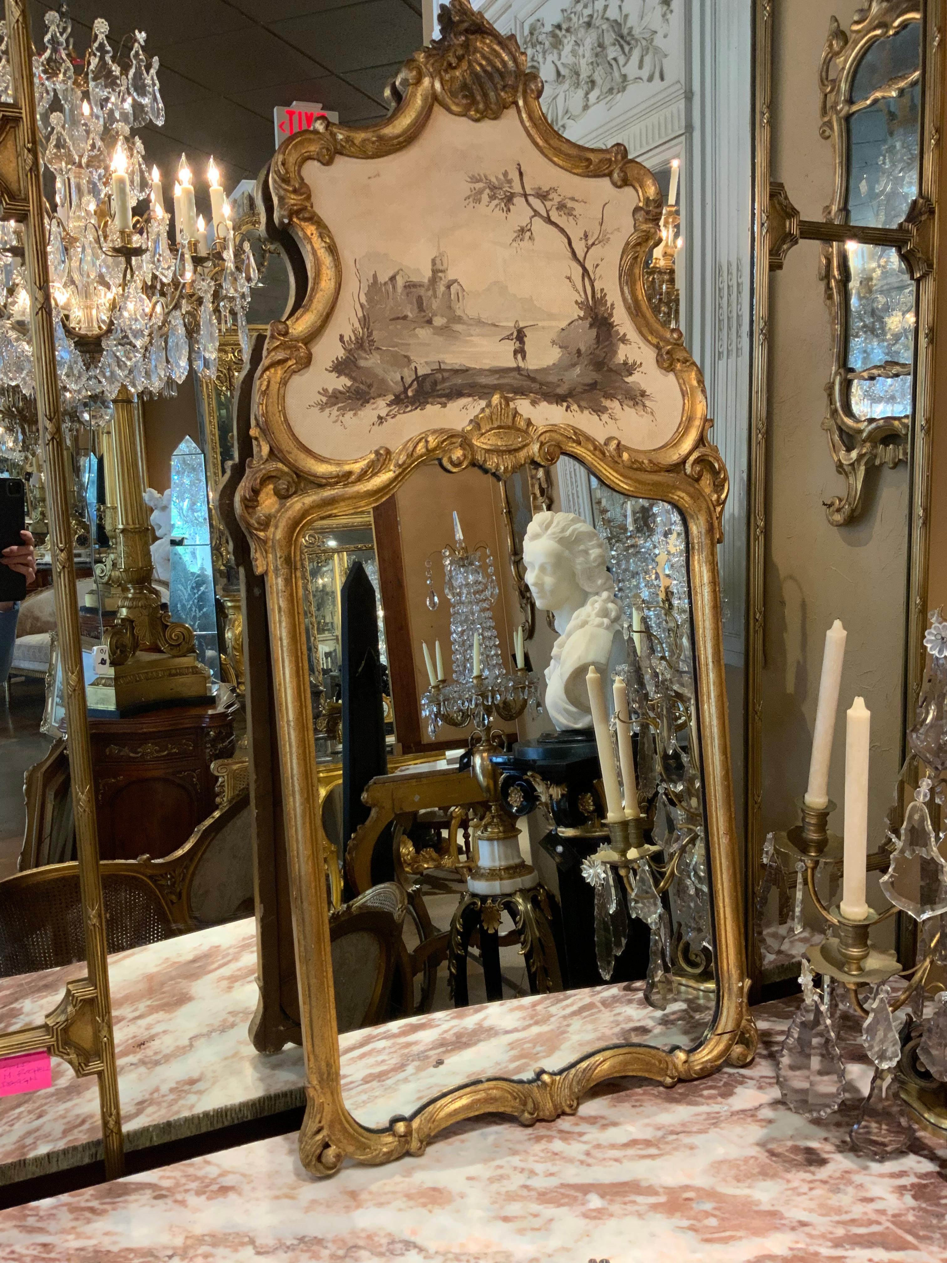 Doré Paire de miroirs italiens dorés à la feuille et peints à la main dans le style rococo vénitien en vente