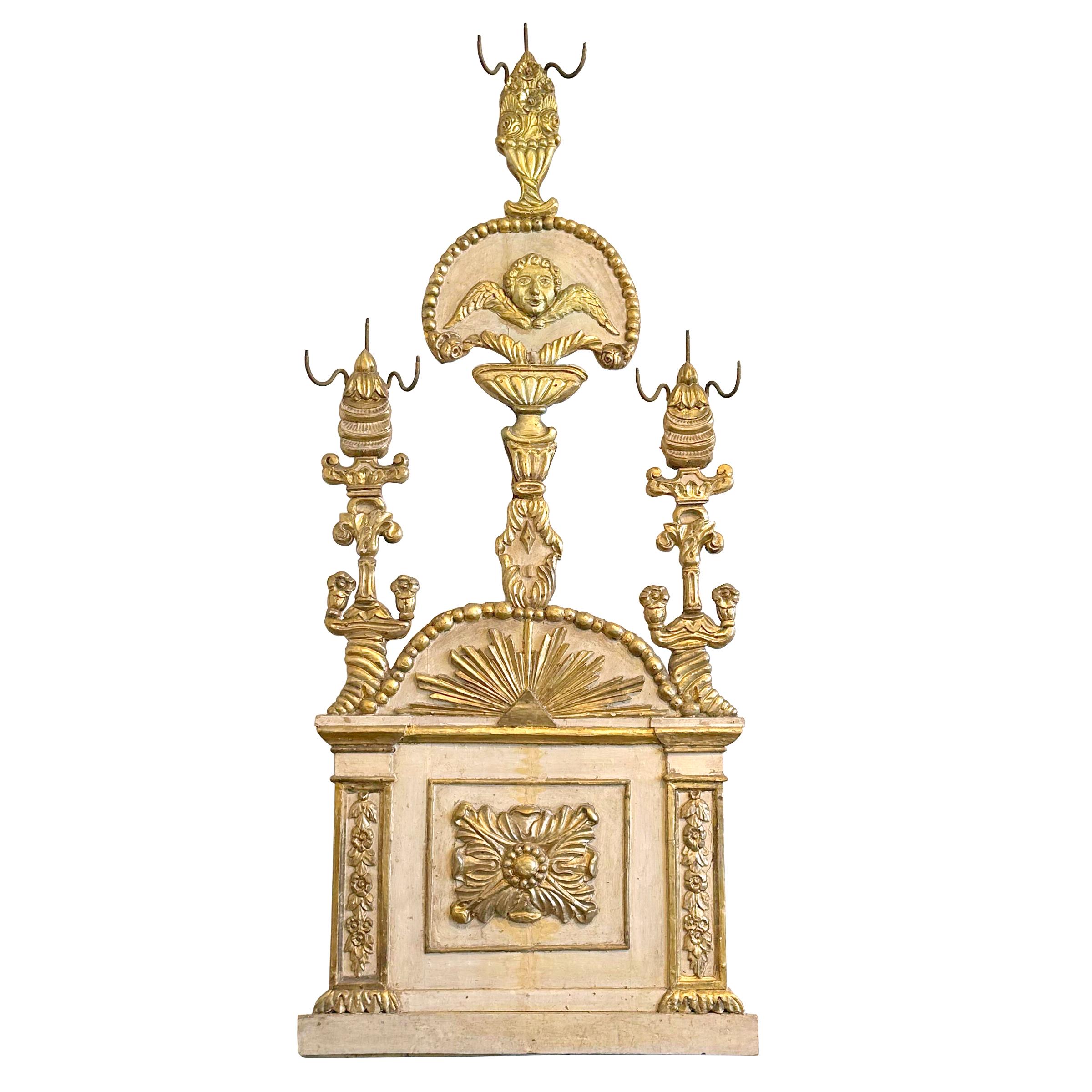 Pareja de paneles italianos de madera dorada y pintura, hacia 1730 en venta 2