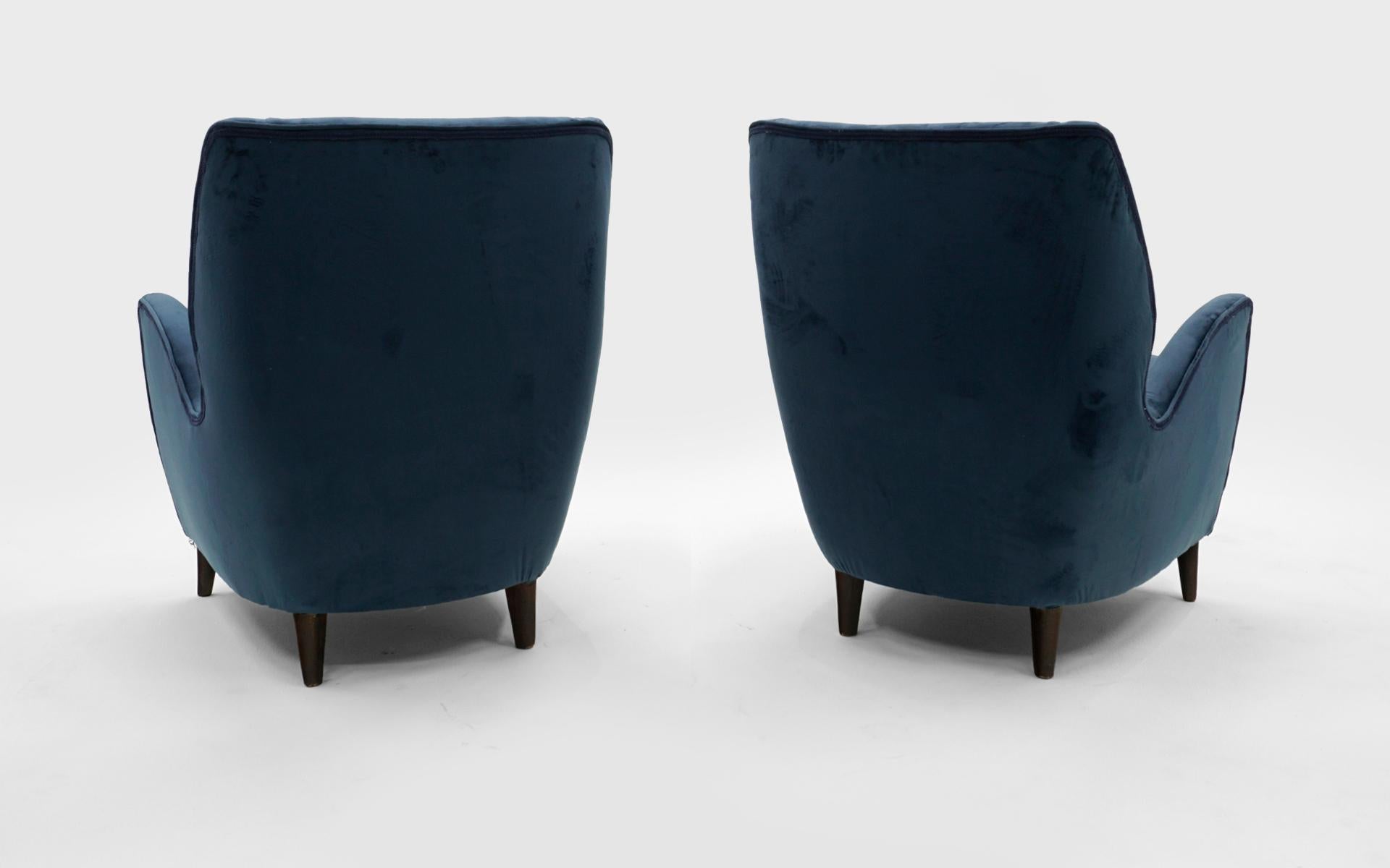 Pareja de tumbonas italianas estilo Paulo Buffa.  Precio para retapizado. Tapicería en venta