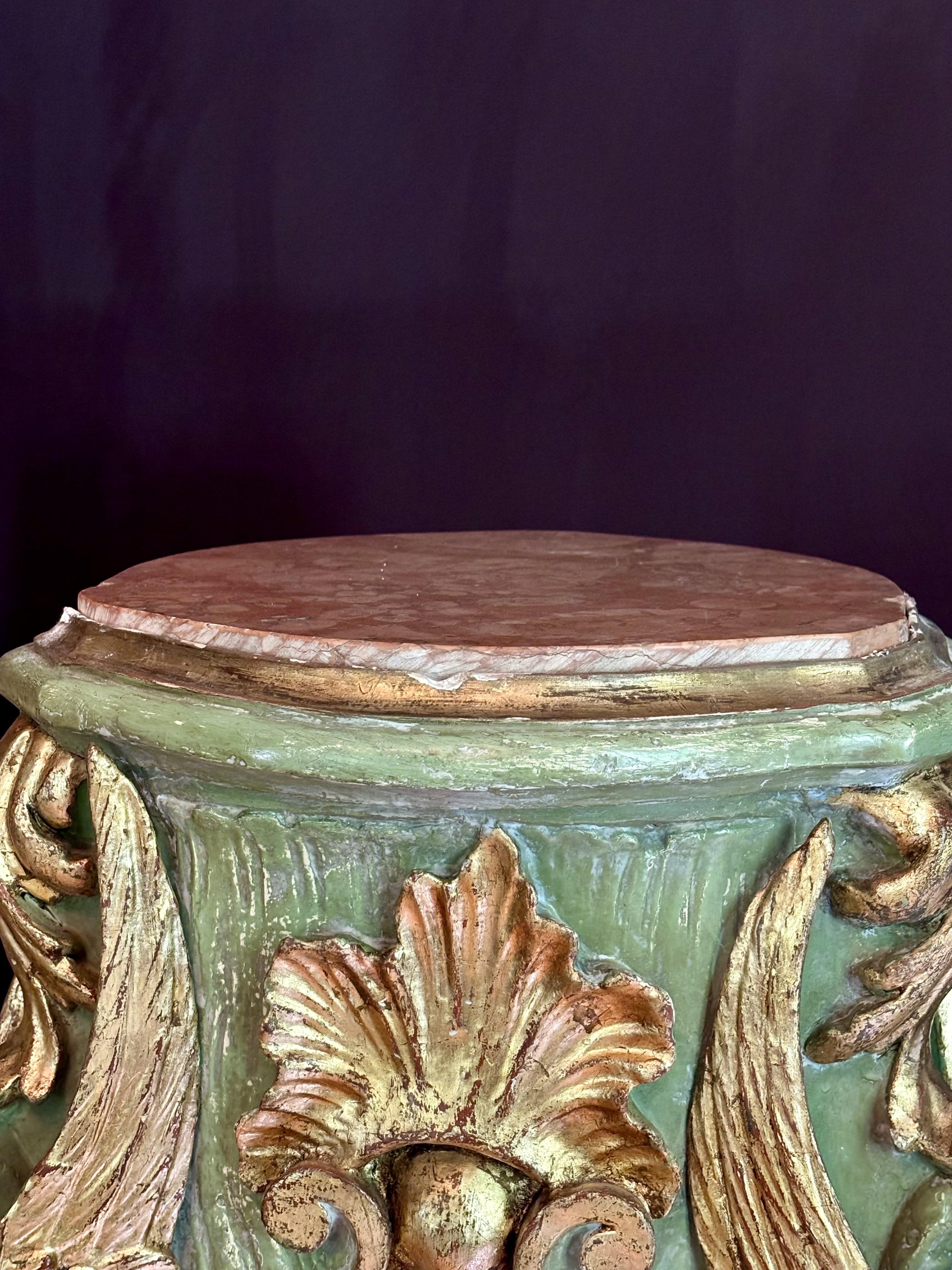 Pareja de pedestales italianos En madera dorada y pintada, S. XIX en venta 3