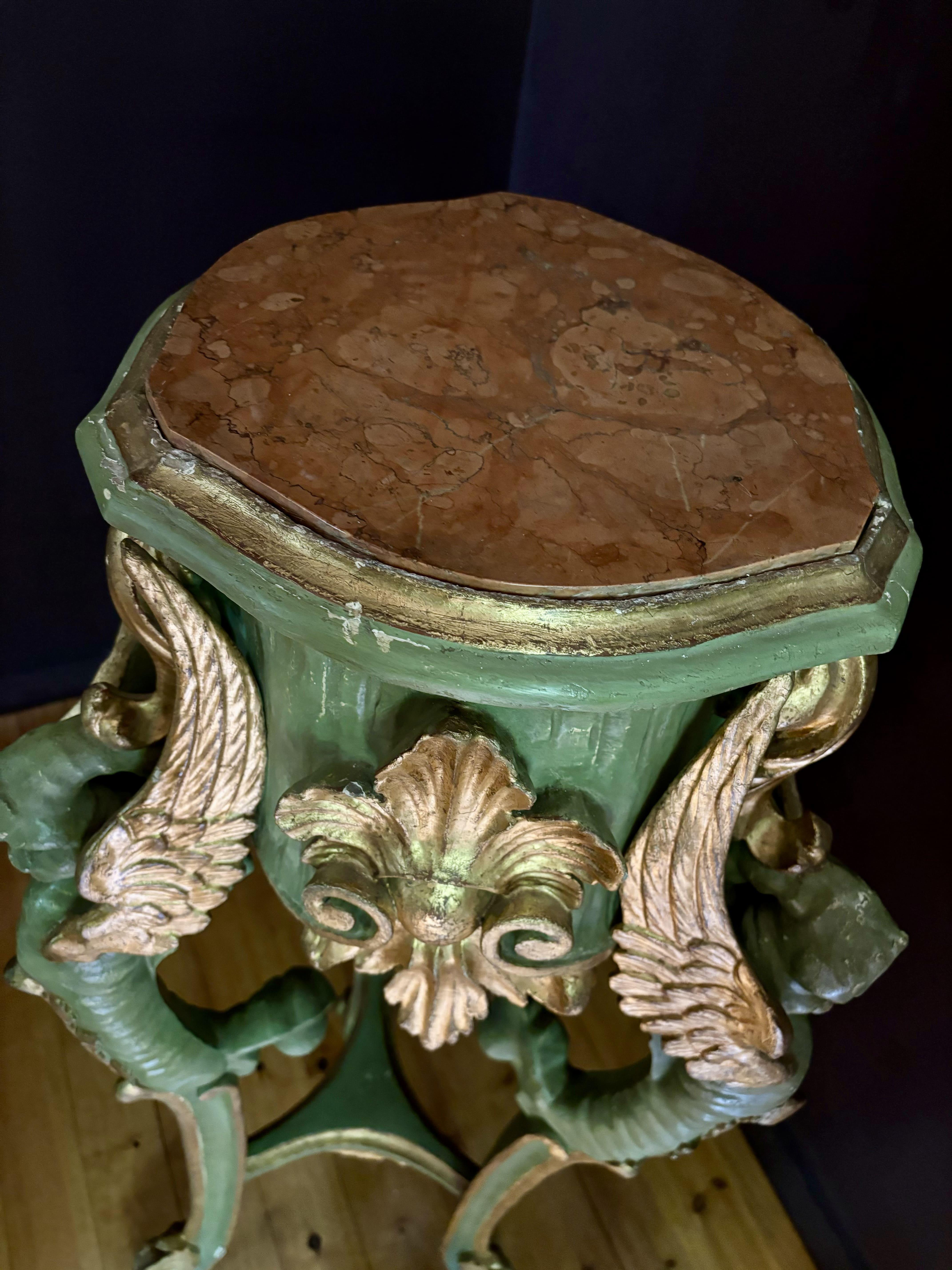 Pareja de pedestales italianos En madera dorada y pintada, S. XIX en venta 11