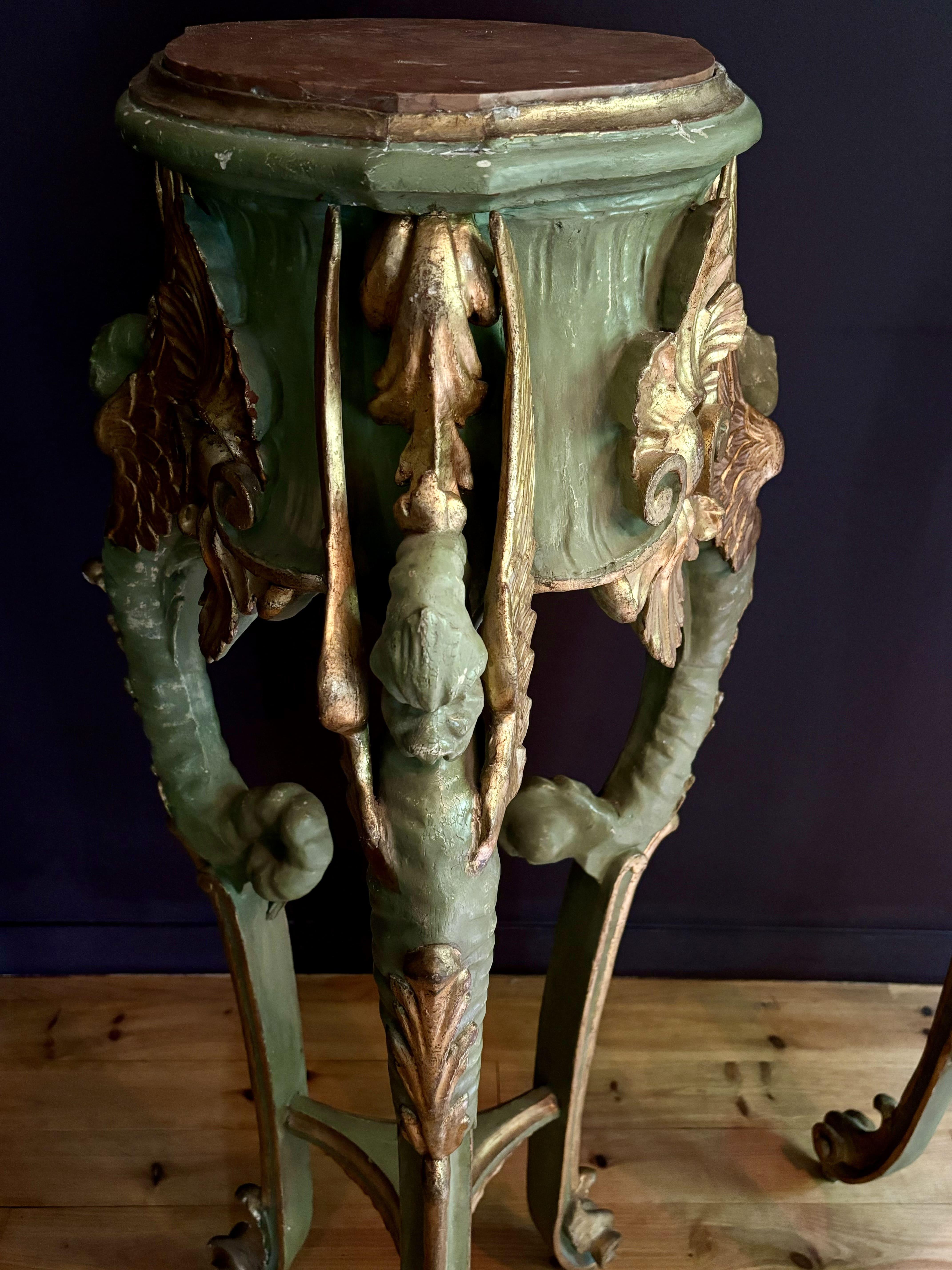 Pareja de pedestales italianos En madera dorada y pintada, S. XIX en Bueno estado para la venta en RUEIL-MALMAISON, FR