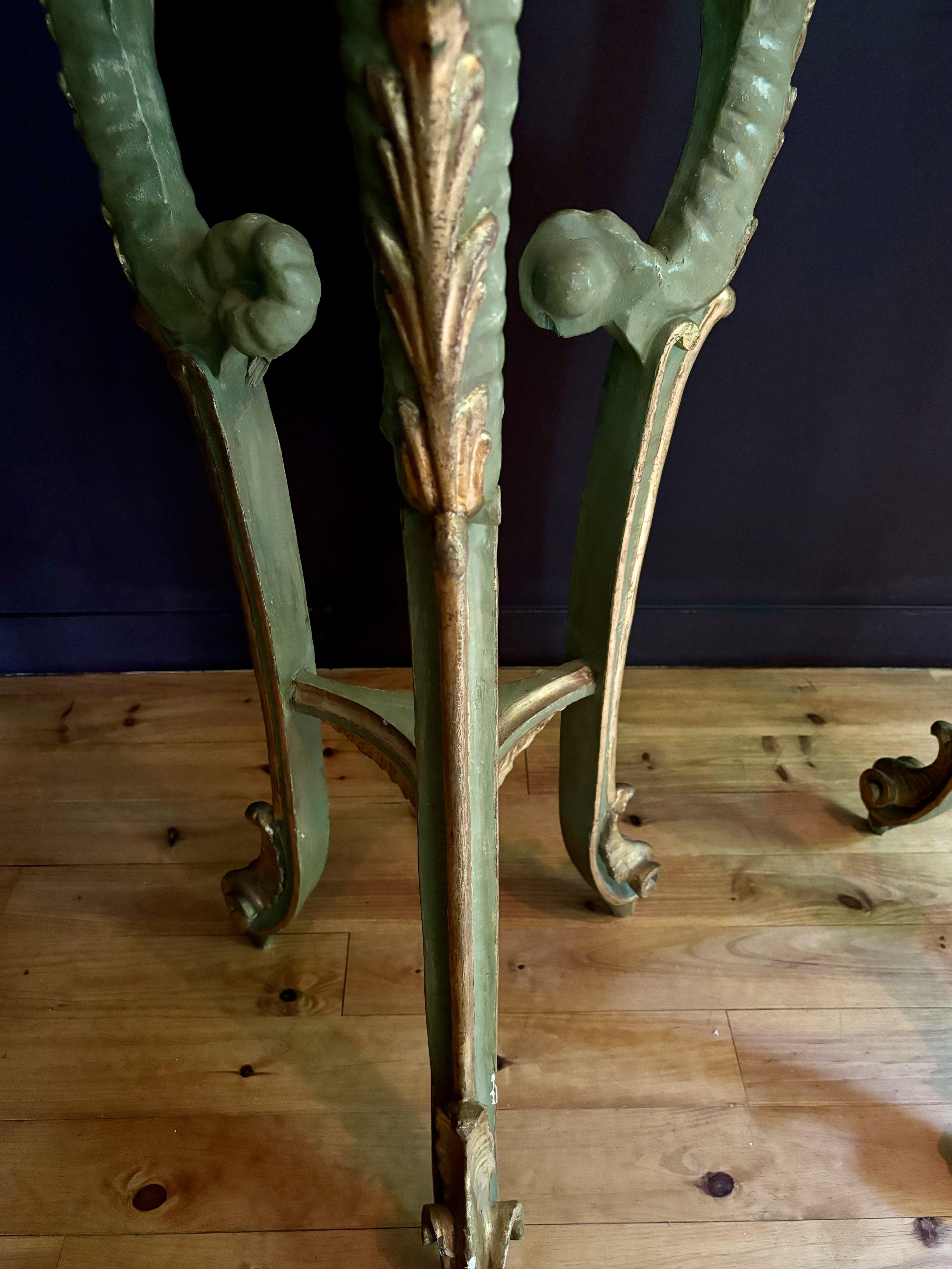 Pareja de pedestales italianos En madera dorada y pintada, S. XIX siglo XIX en venta