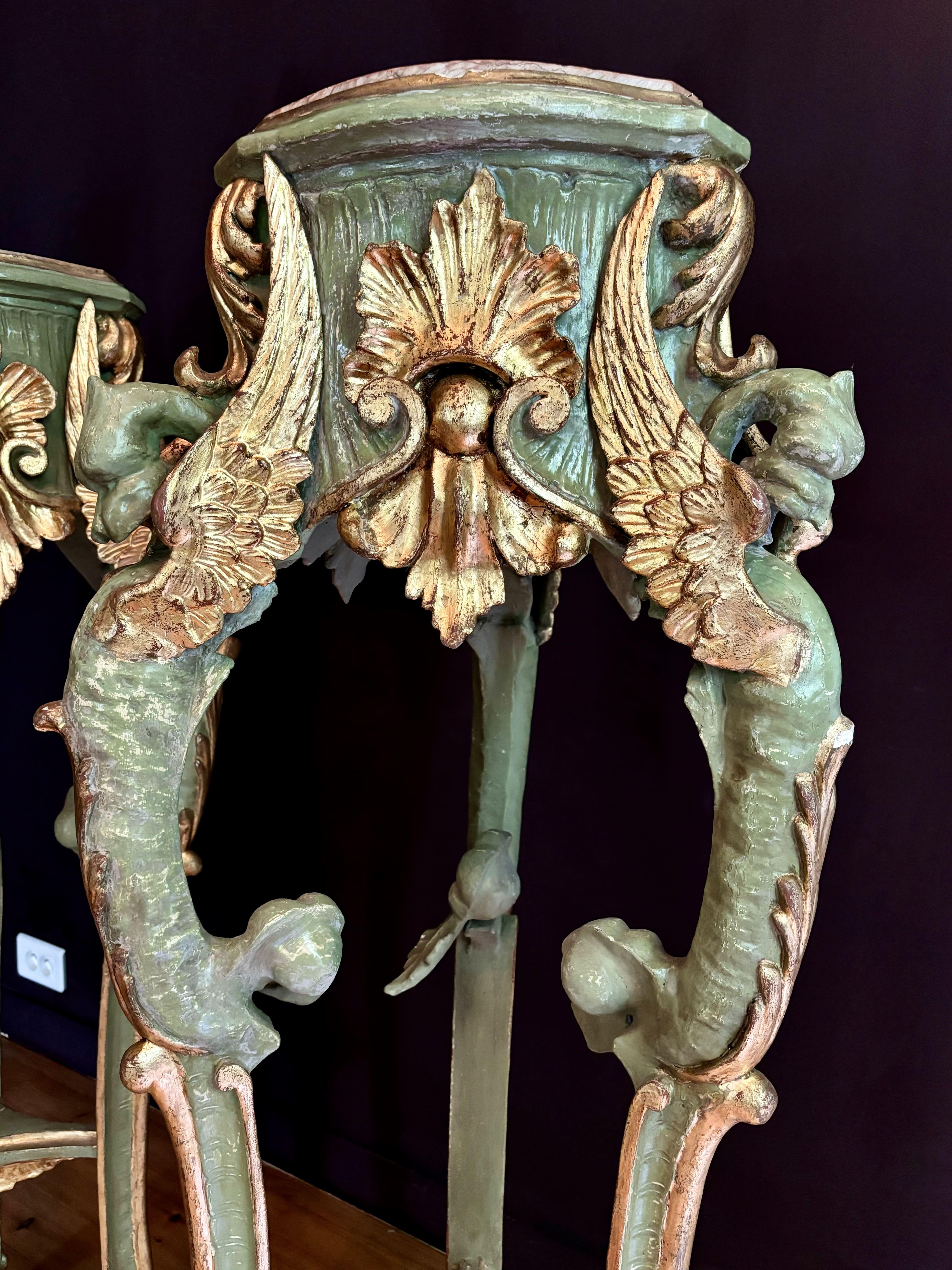 Pareja de pedestales italianos En madera dorada y pintada, S. XIX Madera en venta