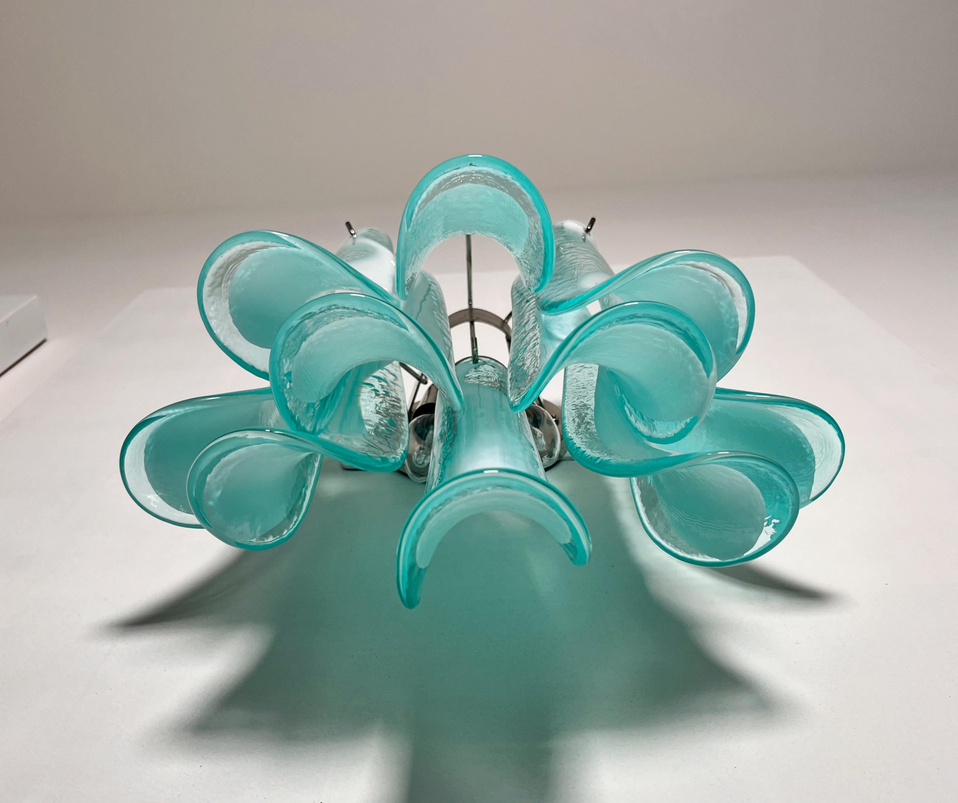 Metallo Coppia di lampade italiane a petalo di Murano in vendita