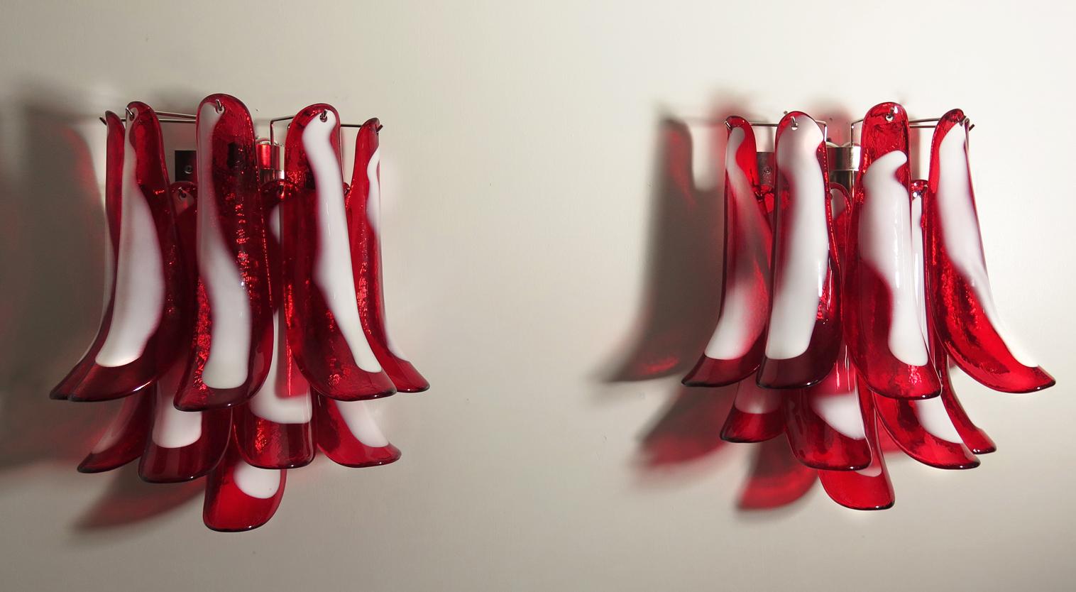 Metallo Coppia di lampade italiane a petalo di Murano in vendita