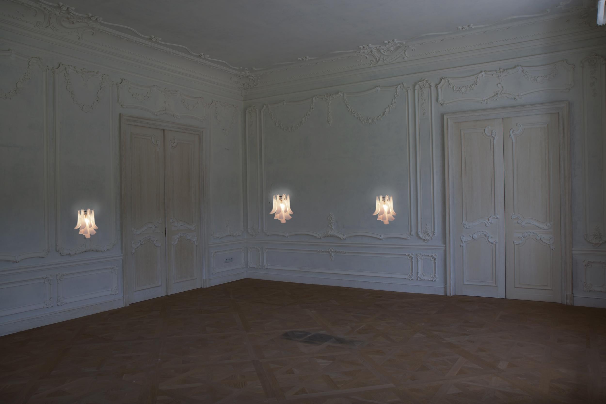 Pareja de apliques italianos de Murano con pétalos, estilo Mazzega en venta 7