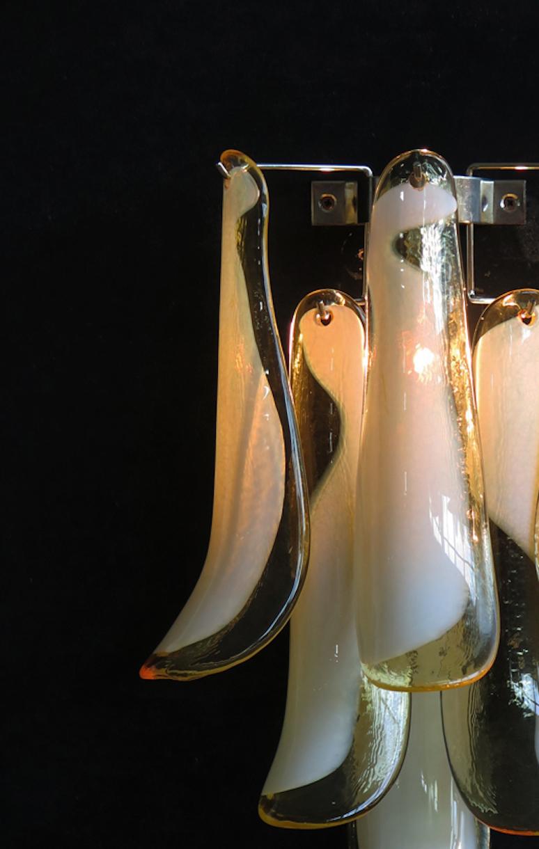 Pair of Italian Petal Murano sconces, Mazzega Style In Excellent Condition In Budapest, HU