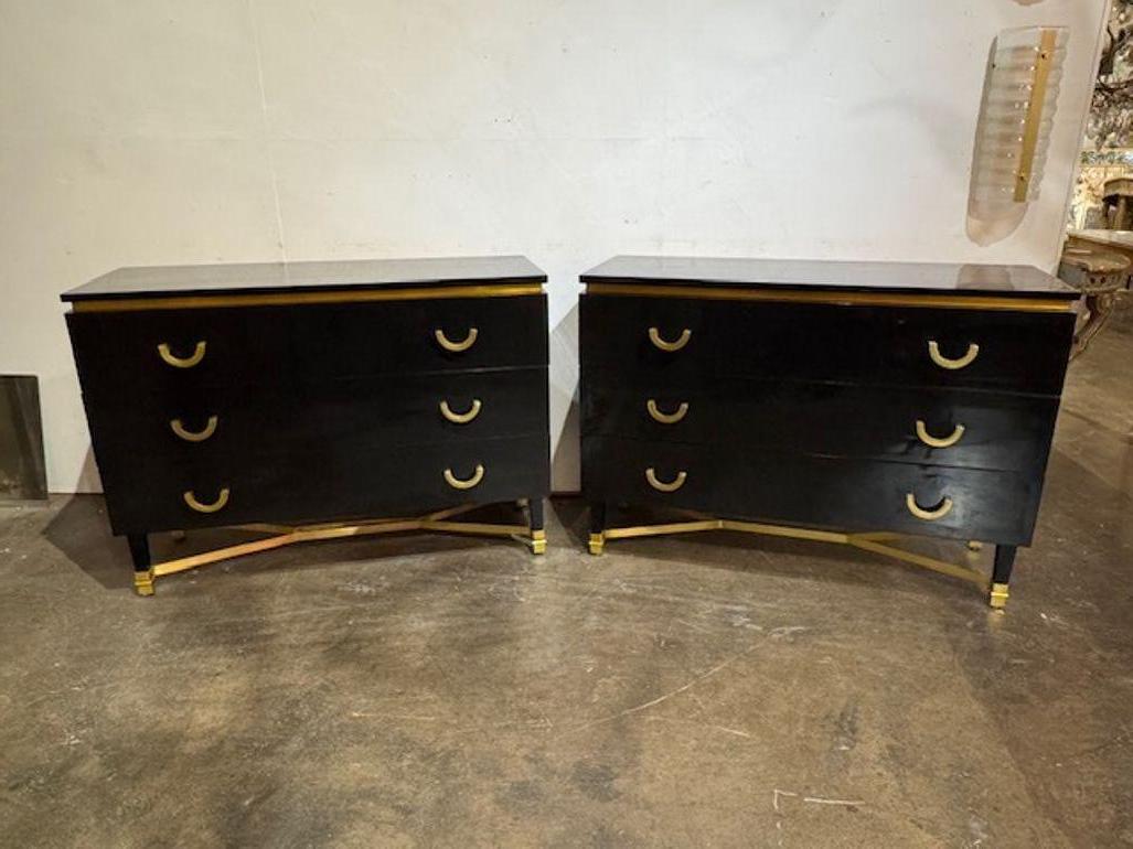 Paire de tables de chevet italiennes laquées noir piano et modernes du milieu du siècle dernier Bon état - En vente à Dallas, TX