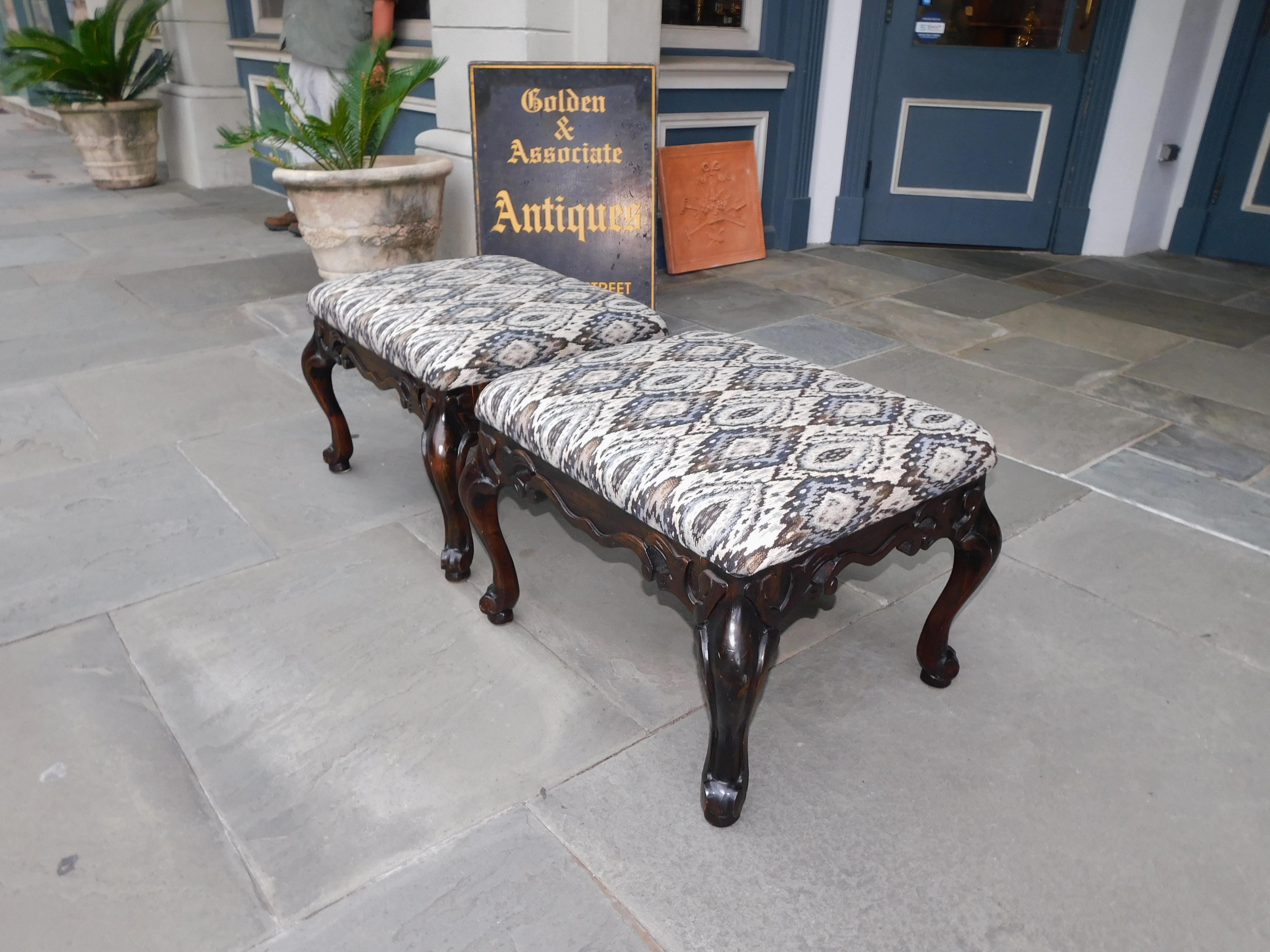 Pair of Italian Baroque Style Upholstered Benches with Cabriole Legs C. 1880 In Excellent Condition For Sale In Hollywood, SC