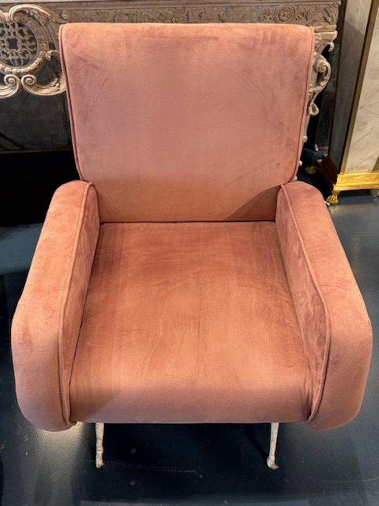 XXIe siècle et contemporain Paire de fauteuils club italiens roses d'après Marco ZanCo en vente
