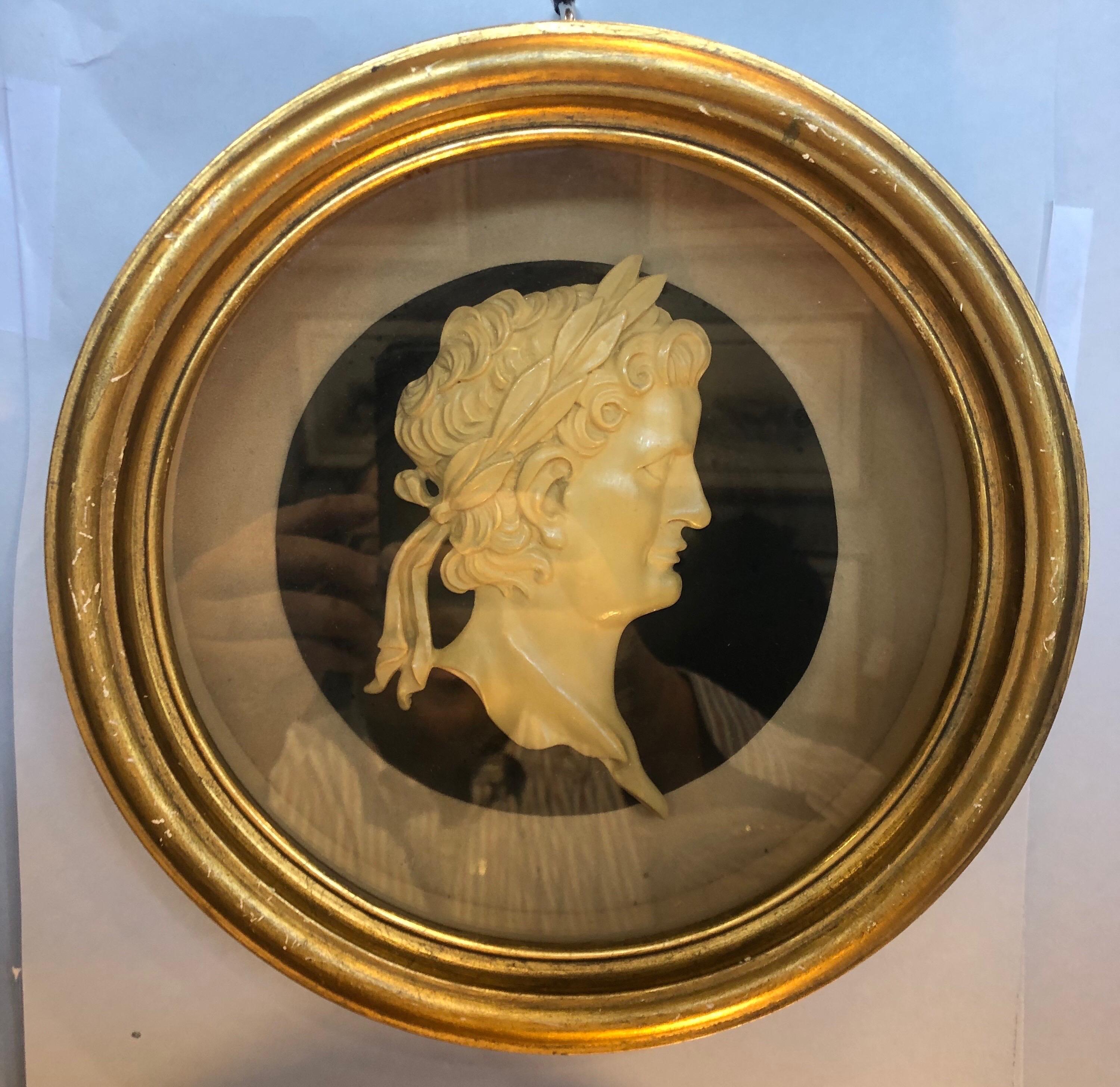 Paire de plaques en plâtre italiennes du XIXe siècle Bon état - En vente à Charleston, SC