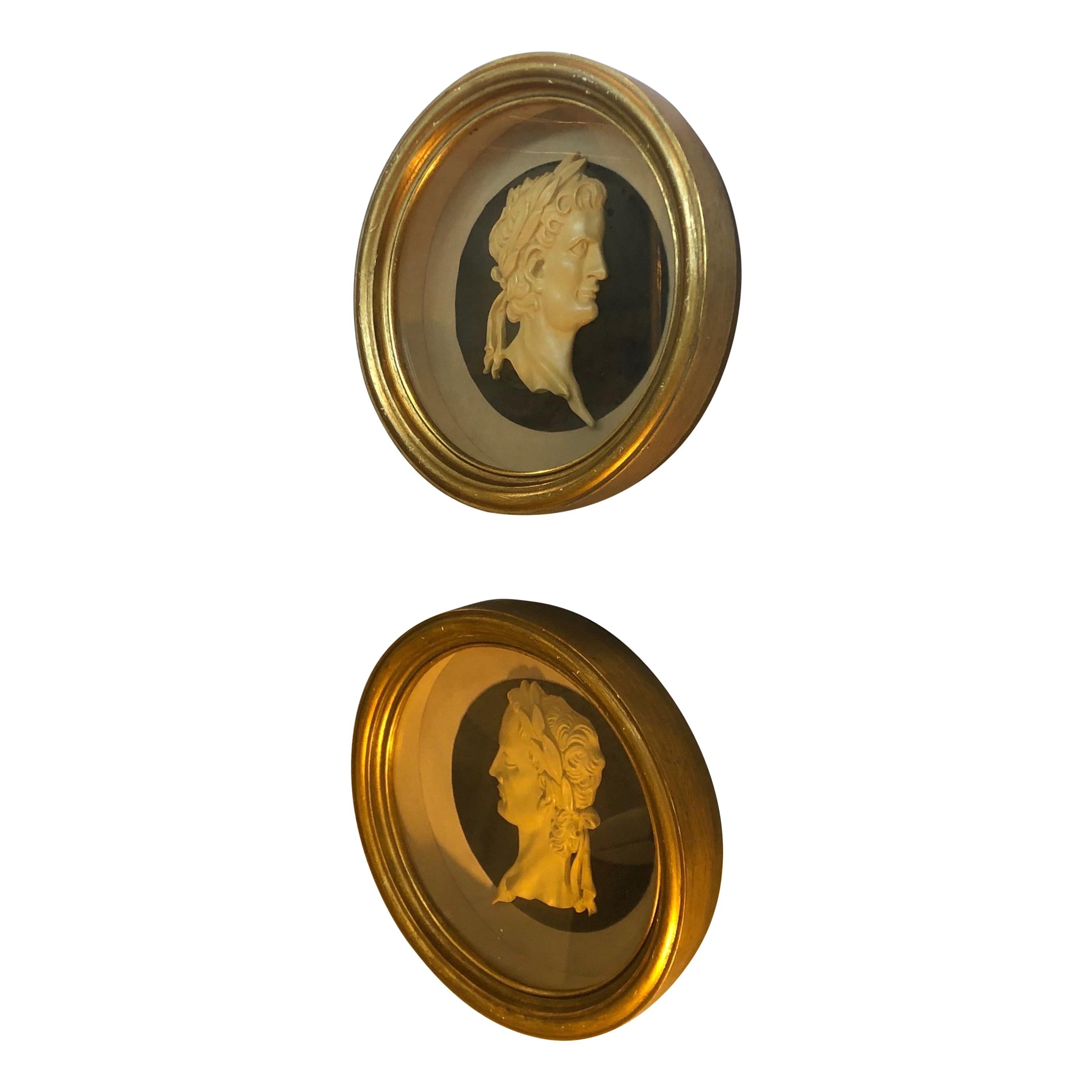 Paire de plaques en plâtre italiennes du XIXe siècle en vente
