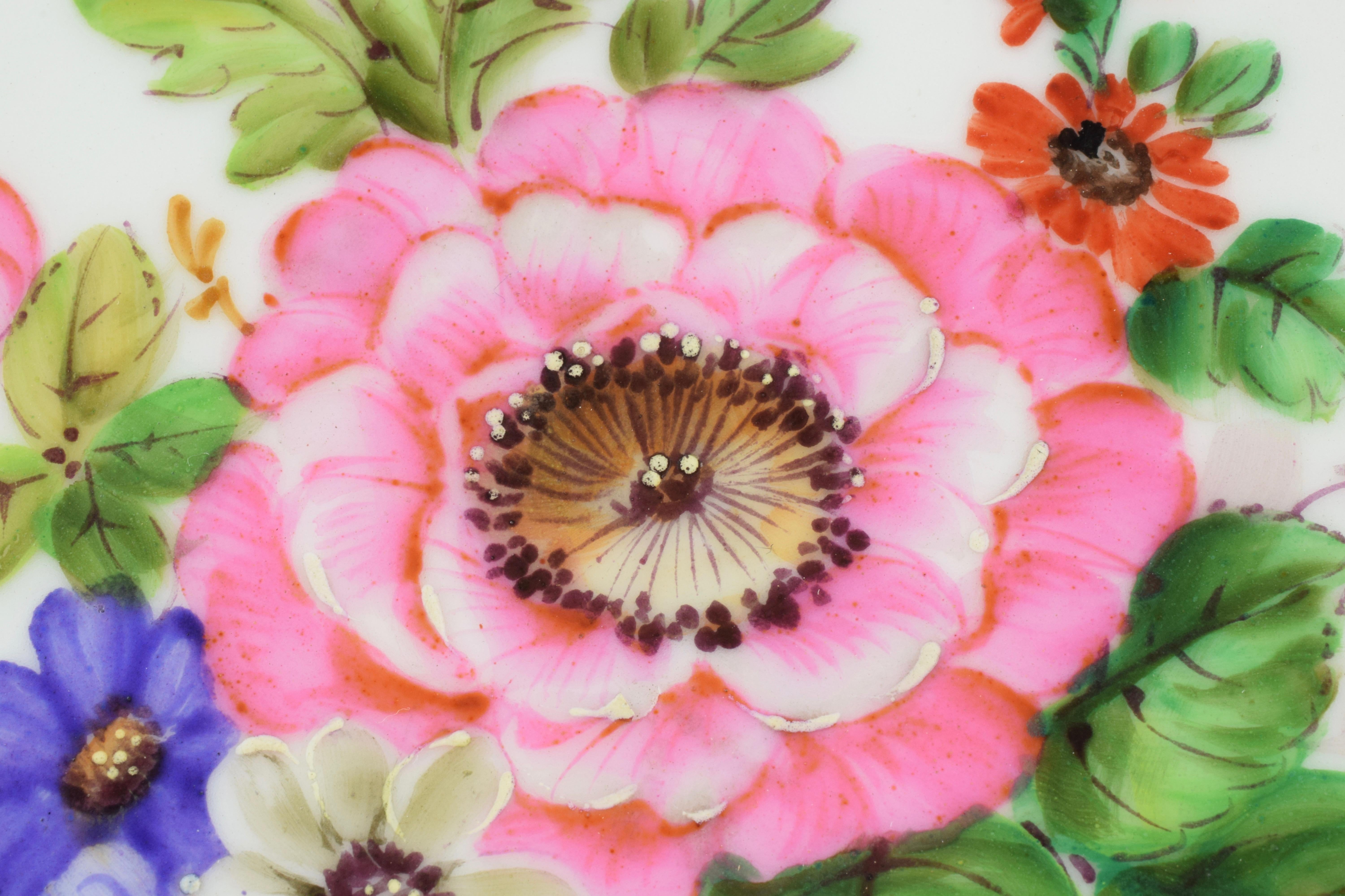 Pair of Italian Porcelain Plates with Flowers on a White and Blue Background For Sale 1