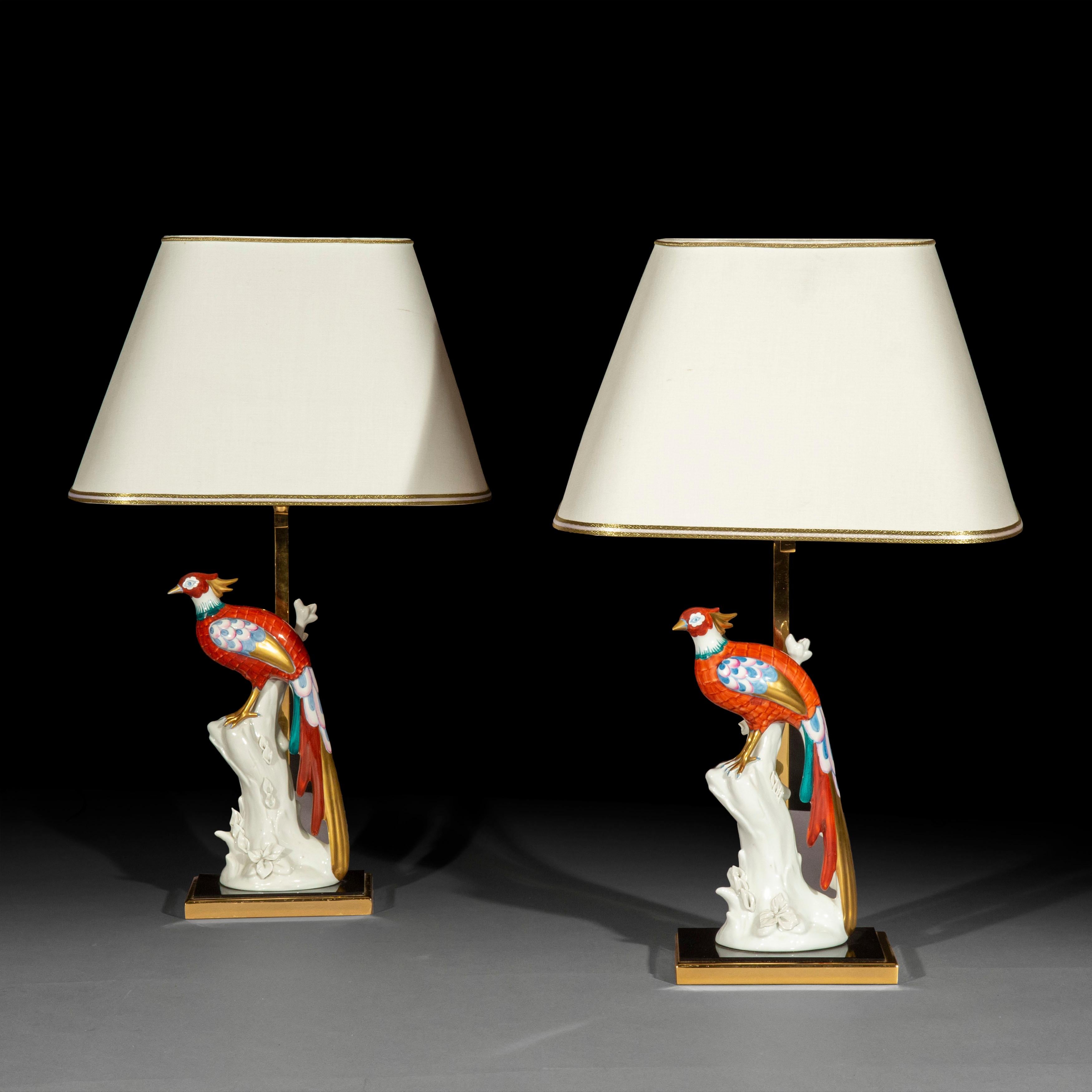 A very fine hand-made pair of porcelain bird figures mounted table lamps by Manifattura Le Porcellane, in the 18th century Chinese export taste, with original shades.
Italy, Florence, 20th century.

Why we like them
Reflecting the 18th century