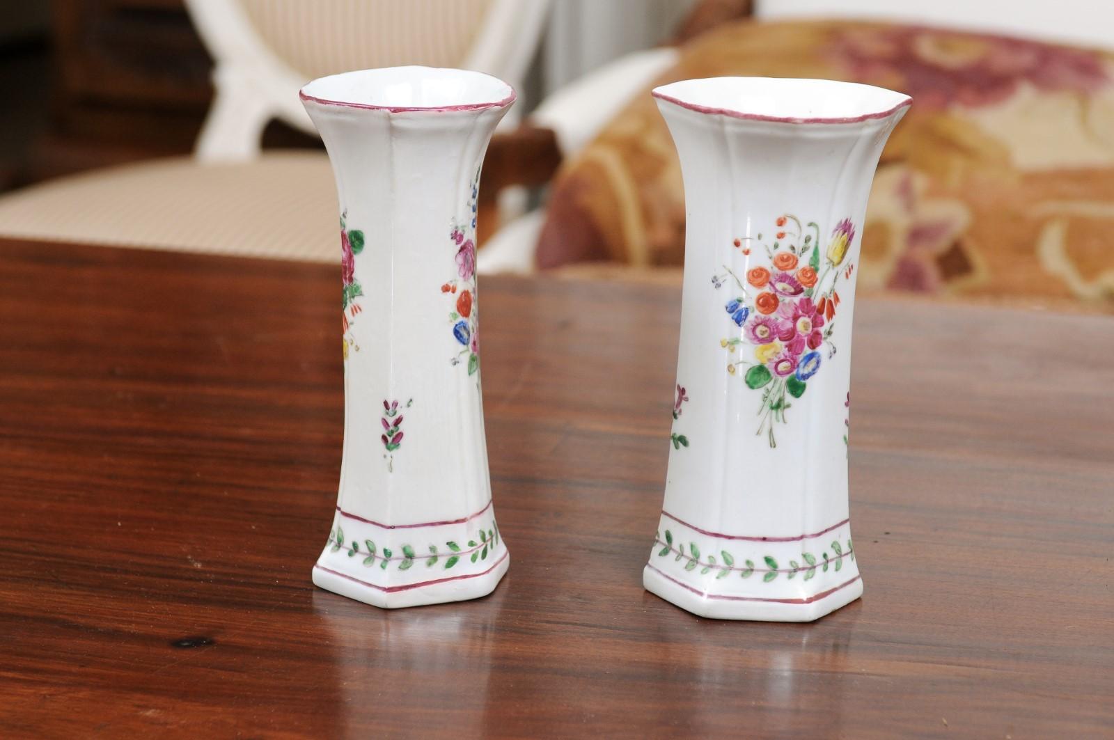 Pair of Italian Porcelain Vases with Colorful Painted Floral Motifs, circa 1805 For Sale 1