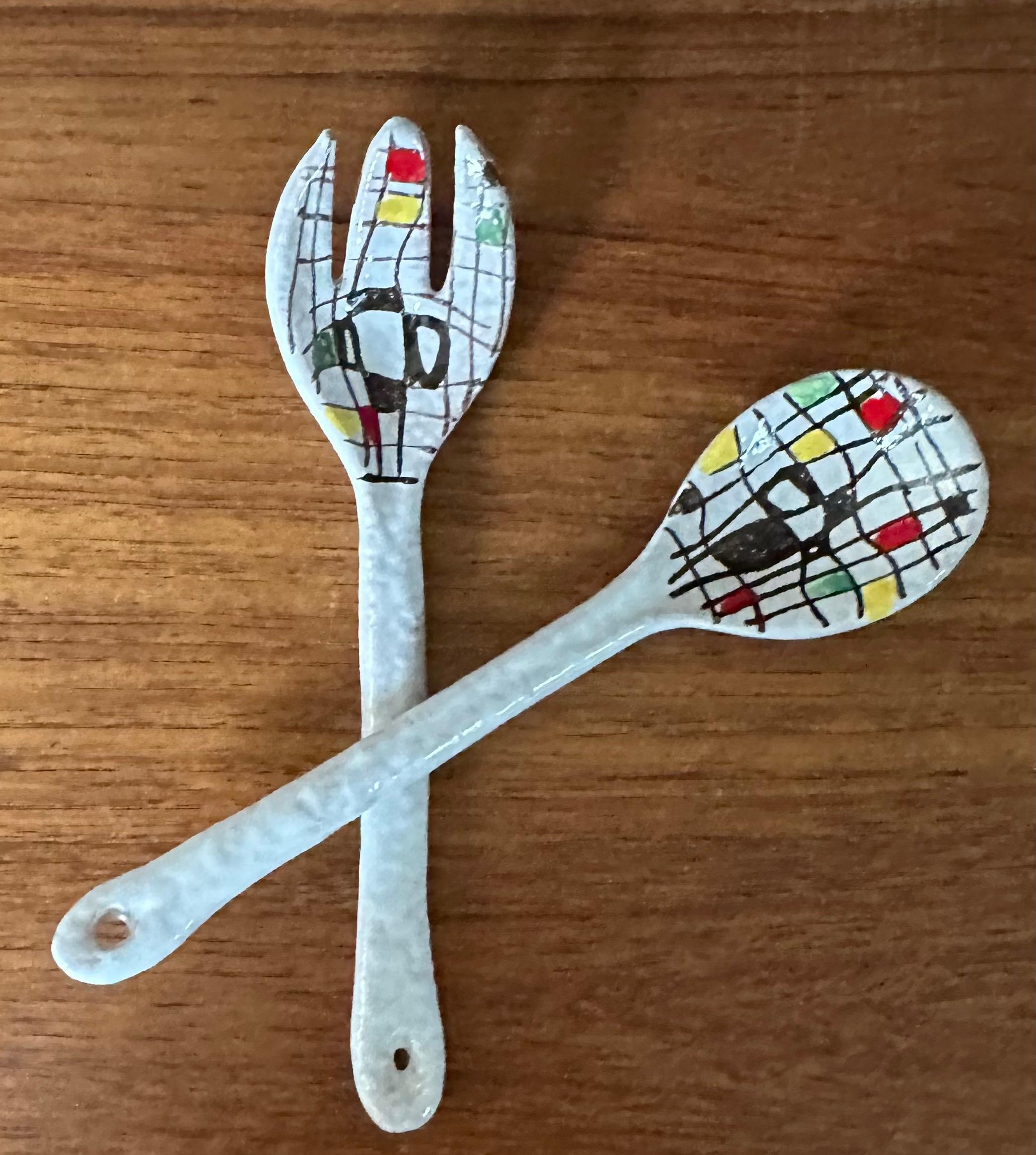 Pareja de Servidores de Ensalada de Cerámica Postmodernos Italianos Glaseado en venta