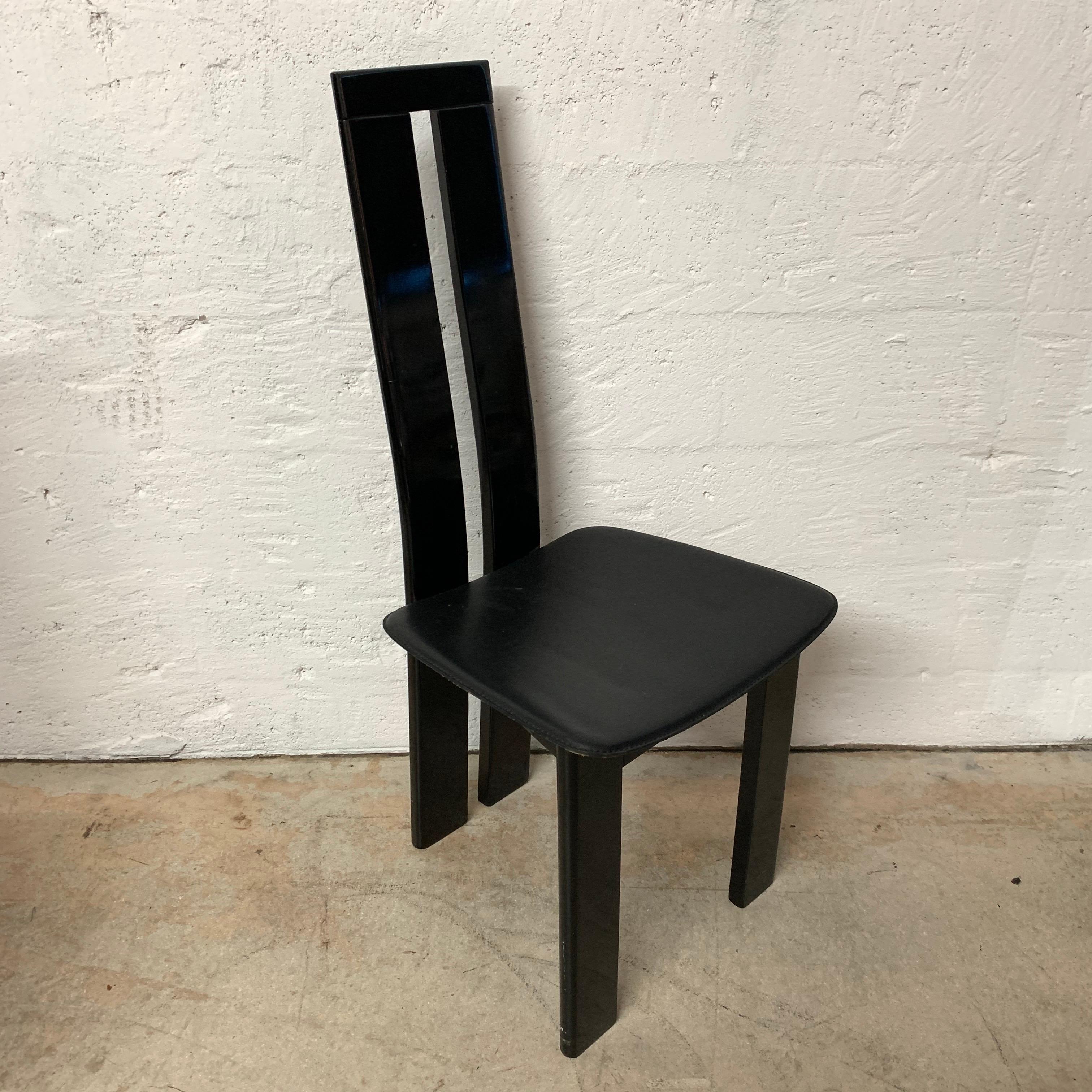 Pair of Italian Postmodern Chairs by Massimo Vignelli In Good Condition In Miami, FL