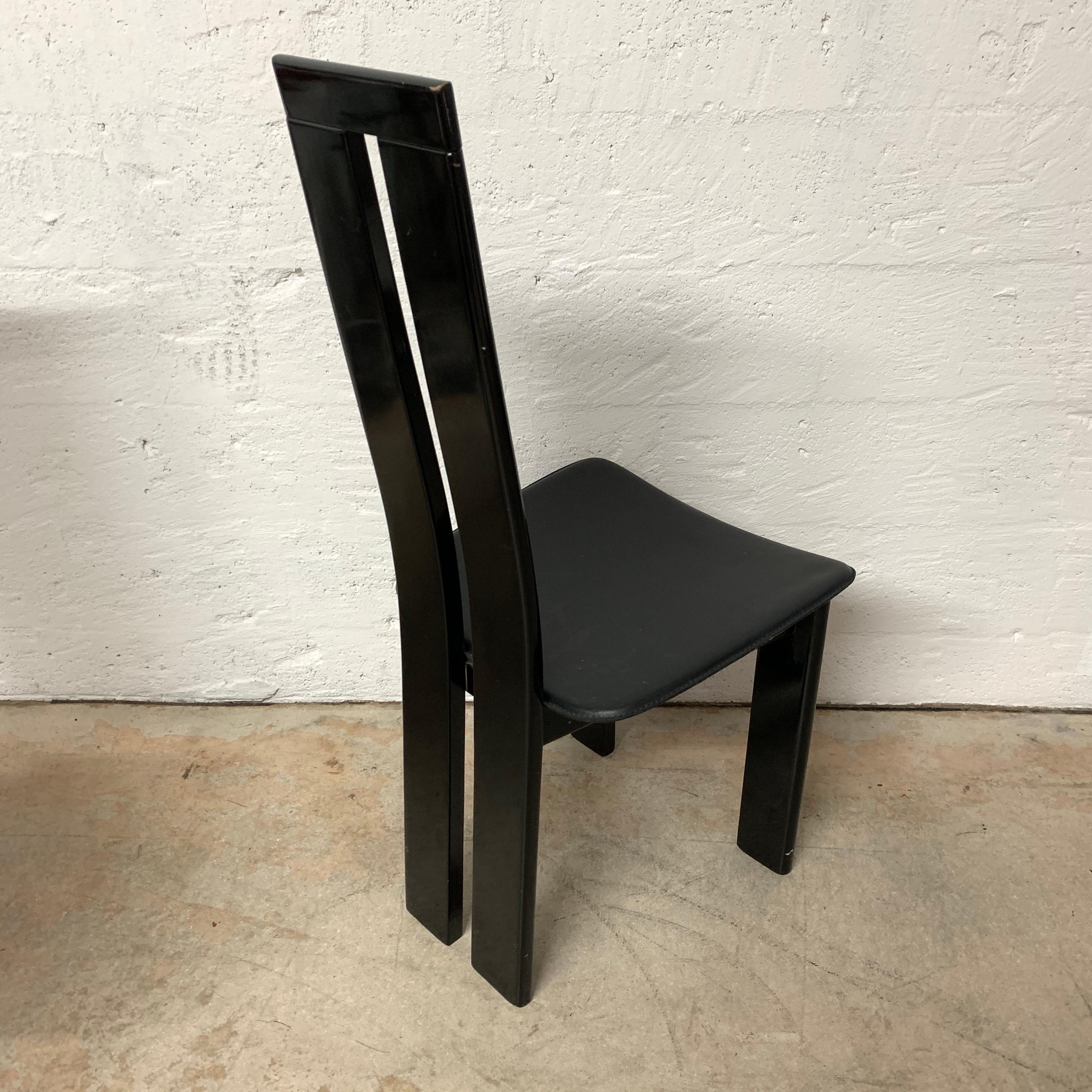Pair of Italian Postmodern Chairs by Massimo Vignelli 2
