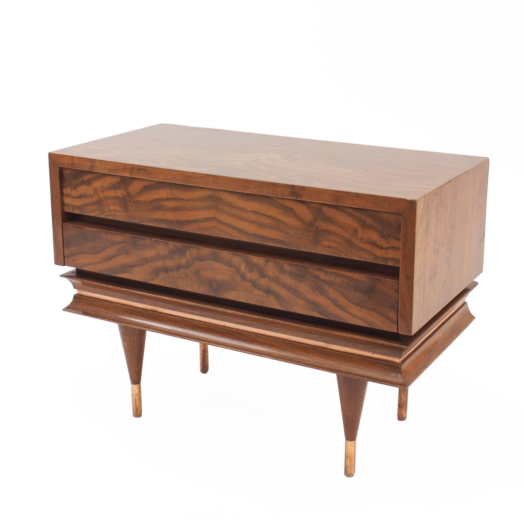 Pair of Italian Post-War design low rectangular burl walnut low chest or end tables with two drawers supported on tapered cylindrical legs (attributed Gio Ponti).


Giovanni “Gio” Ponti, (Milan, November 18, 1891 - Milan, September 16, 1979), is